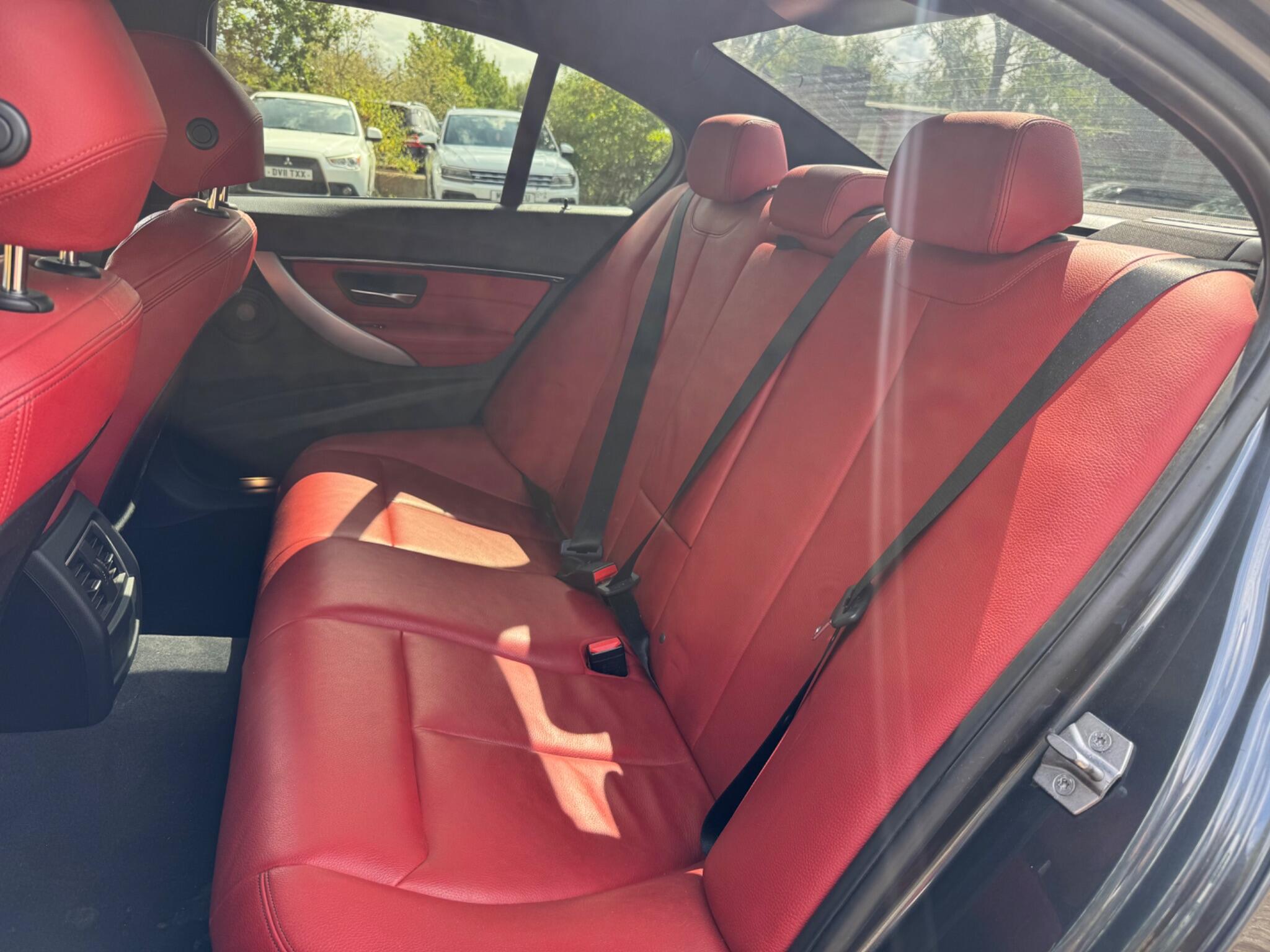 BMW 3 Series view 20