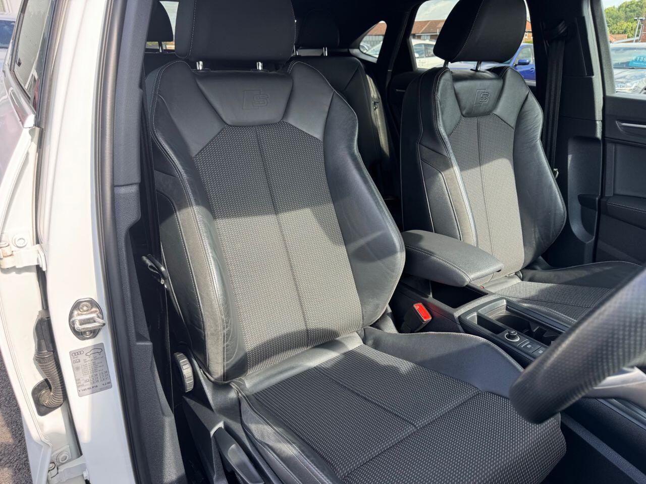Audi Q3 view 16