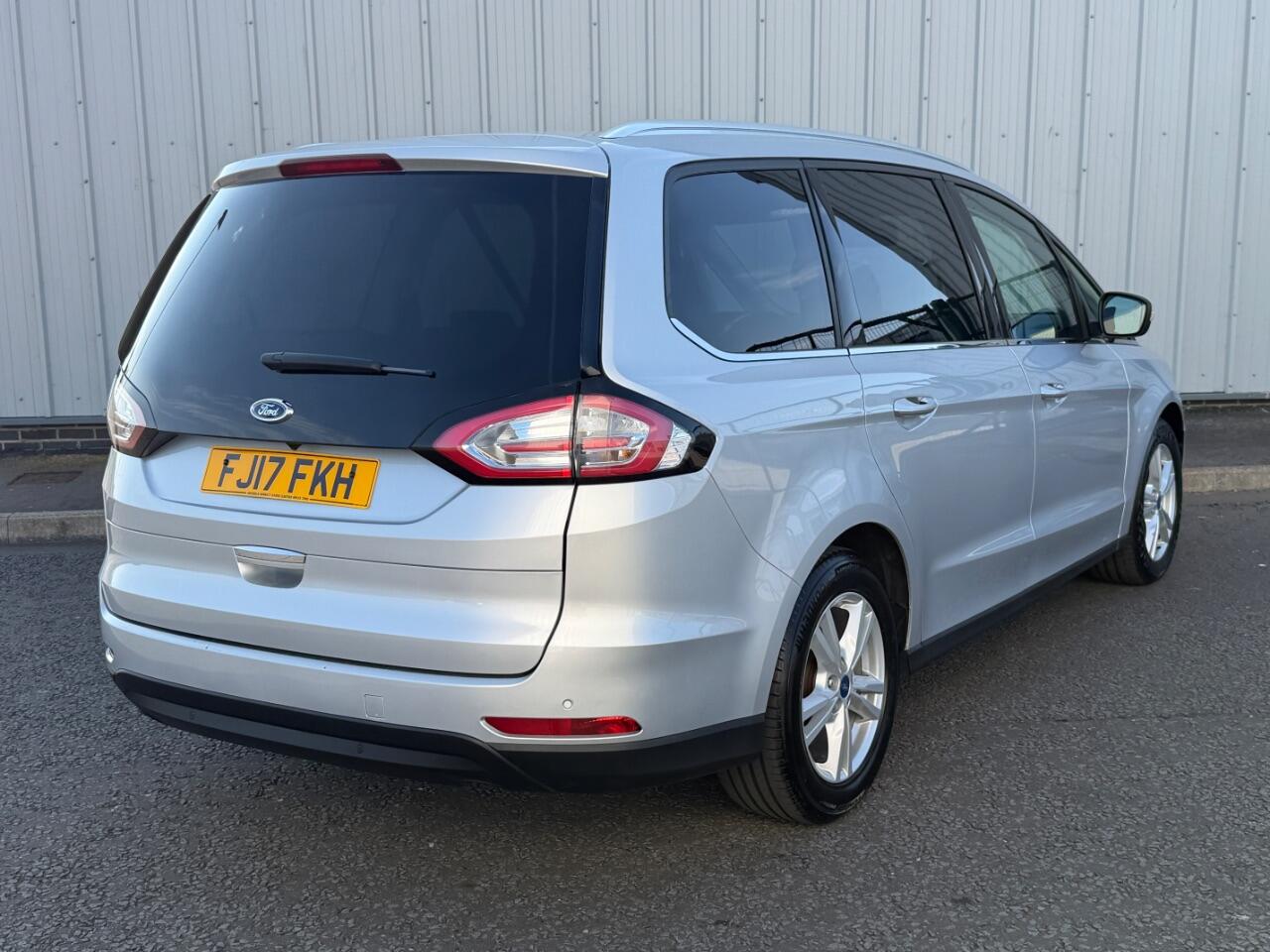 Ford Galaxy view 9