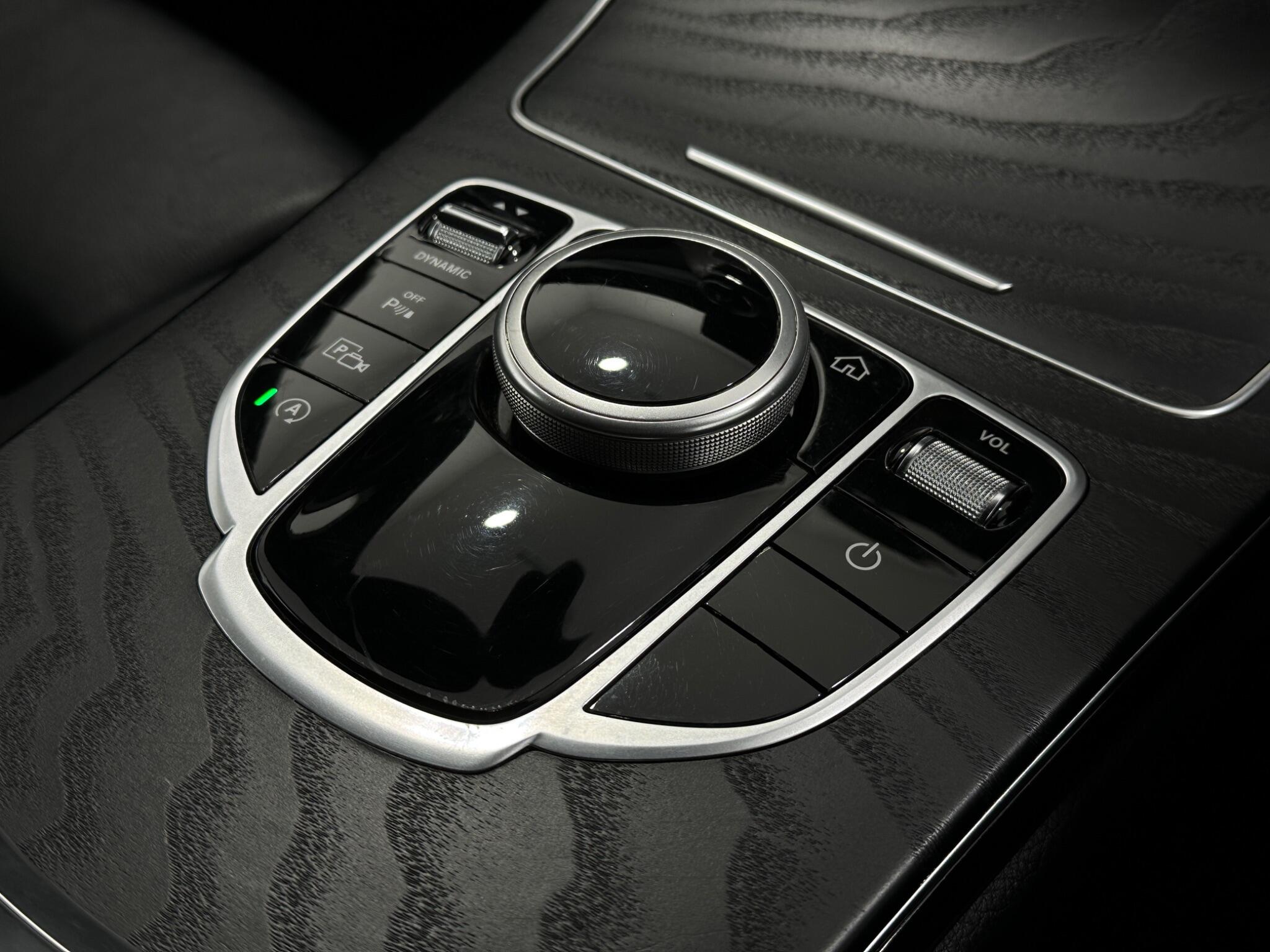 Mercedes-Benz C-Class view 22