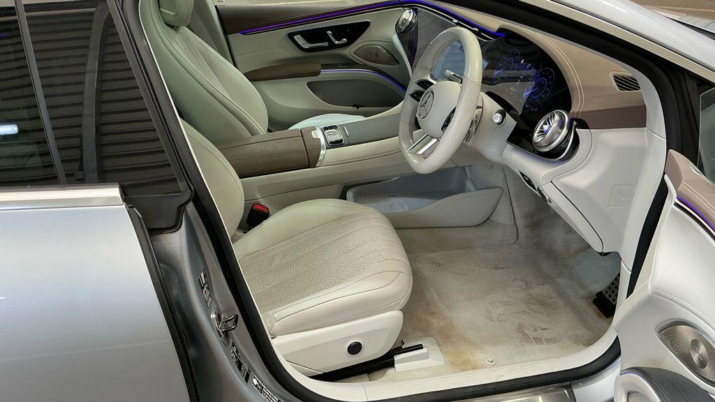 Mercedes-Benz EQS view 3