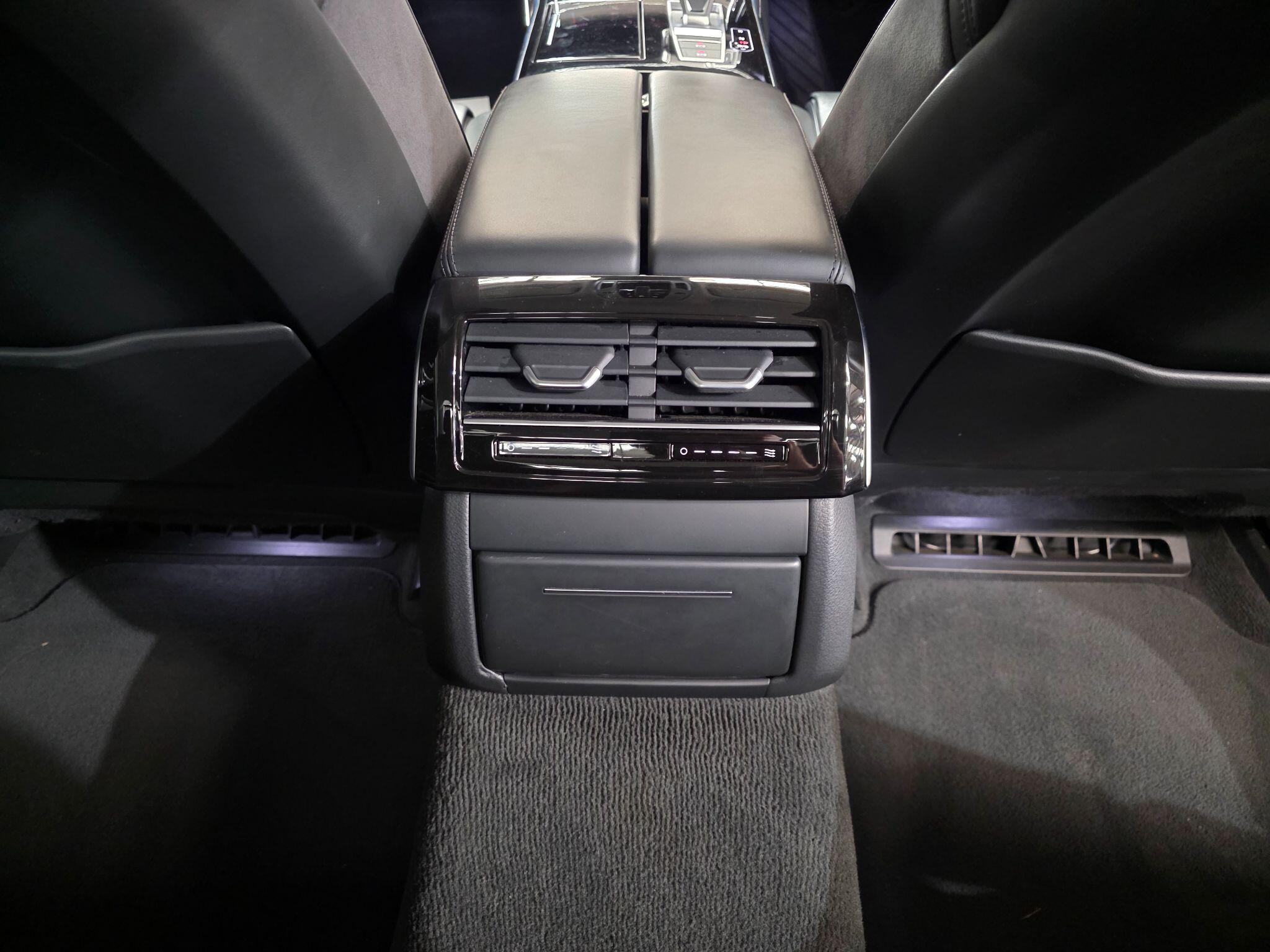 Audi A8 view 32