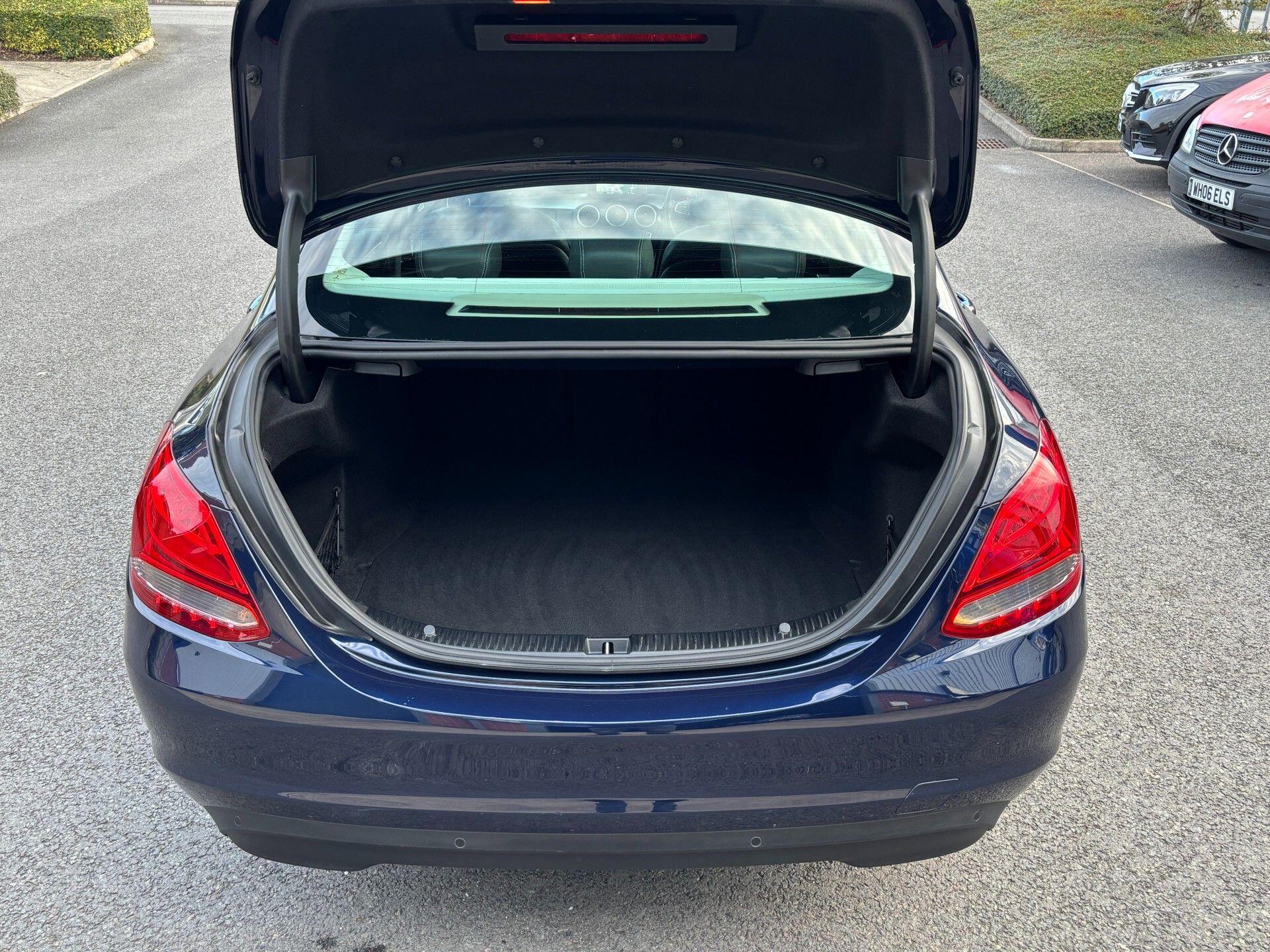 Mercedes-Benz C-Class view 32