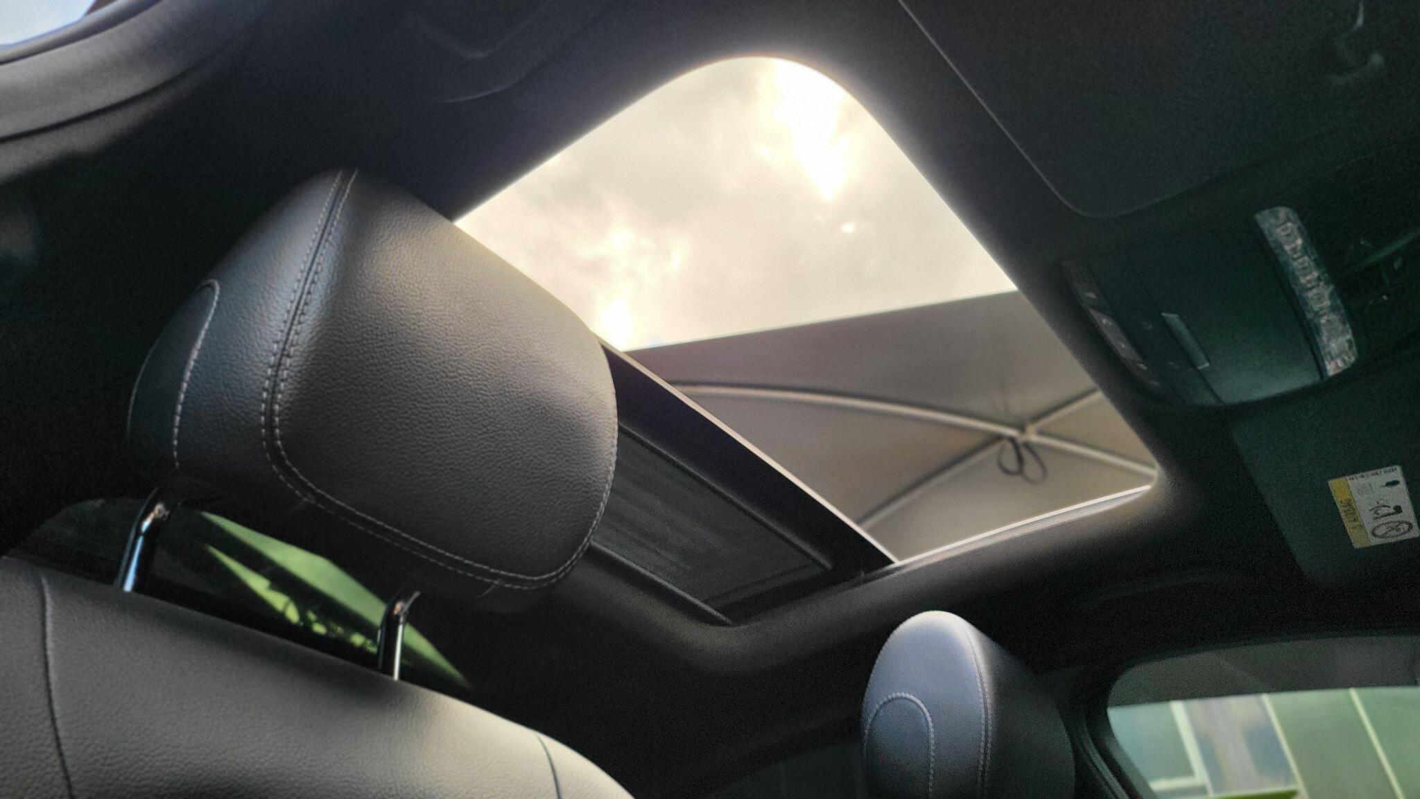 Mercedes-Benz C-Class view 34