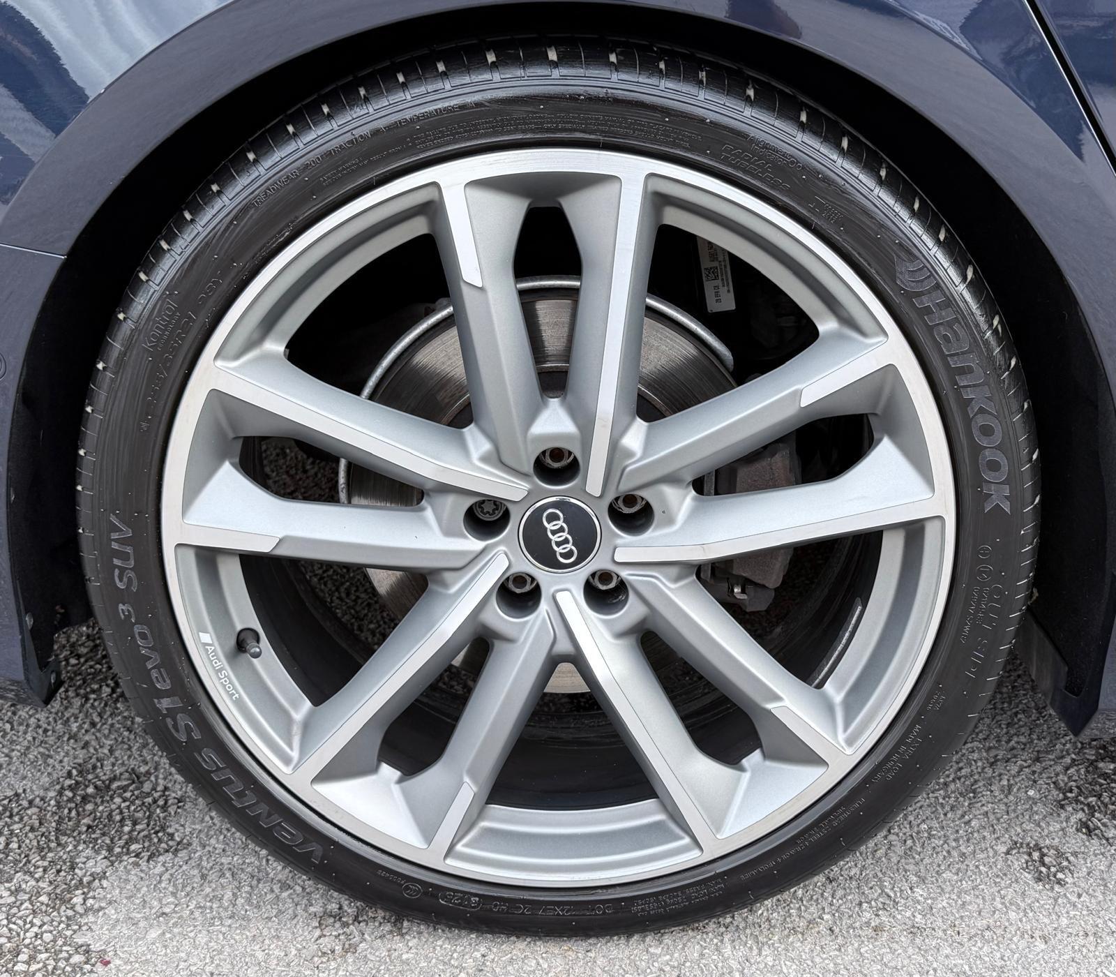 Audi A6 Saloon view 12