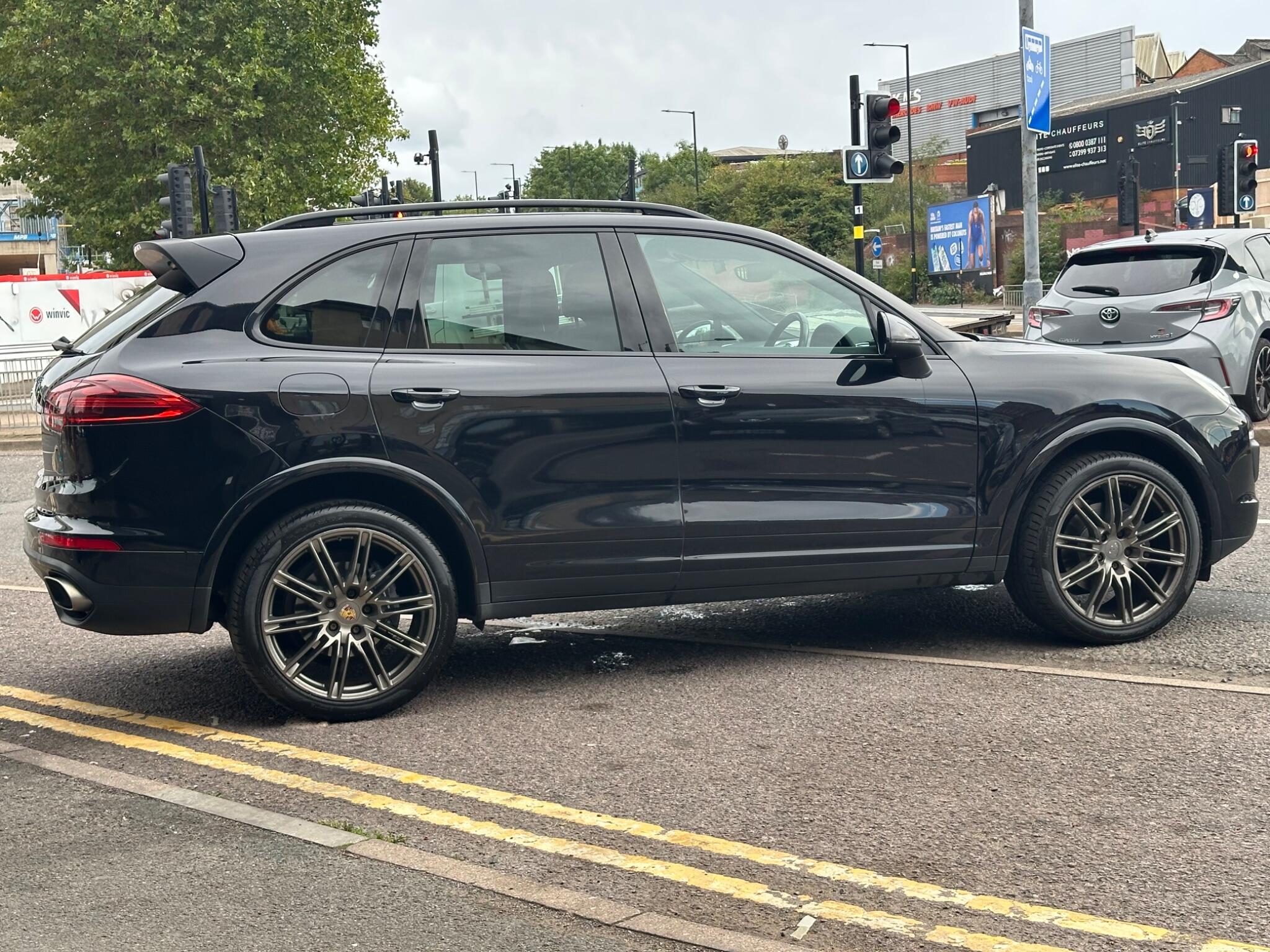 Porsche Cayenne view 40