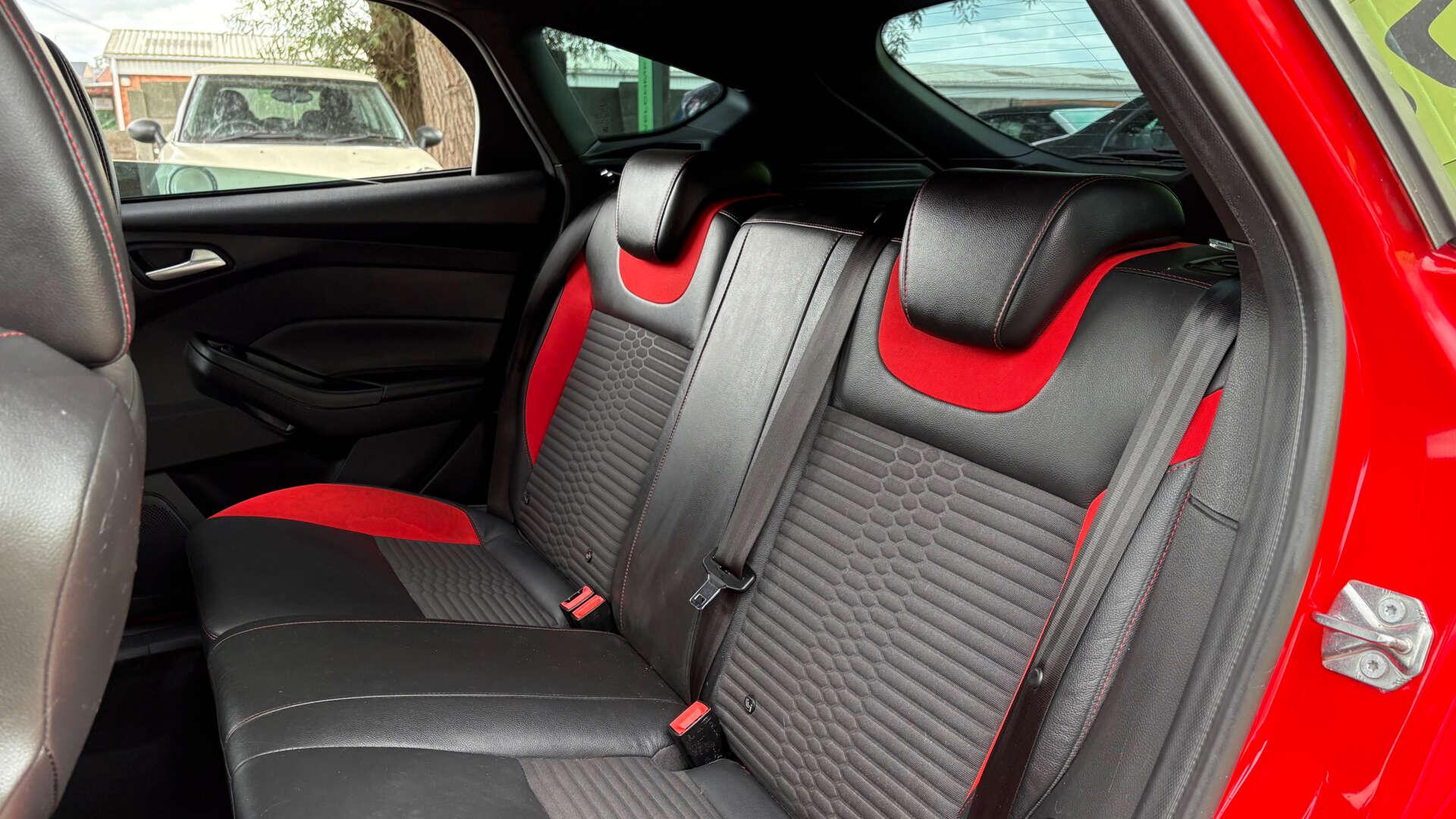 Ford Focus view 11