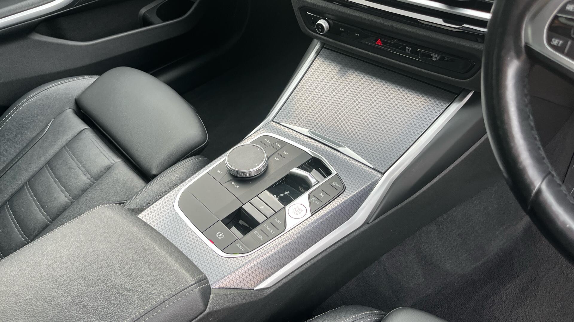 BMW 3 Series view 10