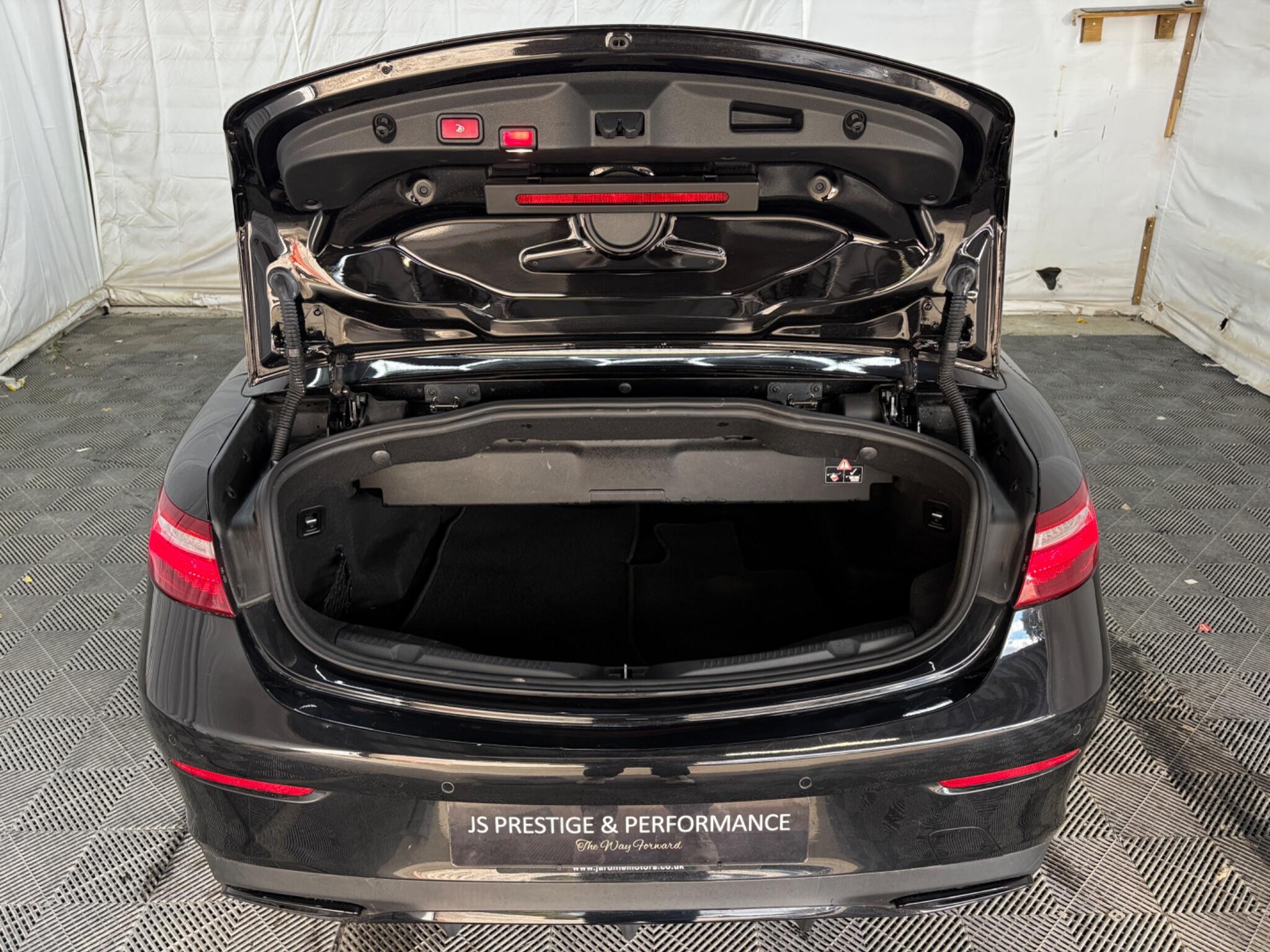 Mercedes-Benz E-Class view 41