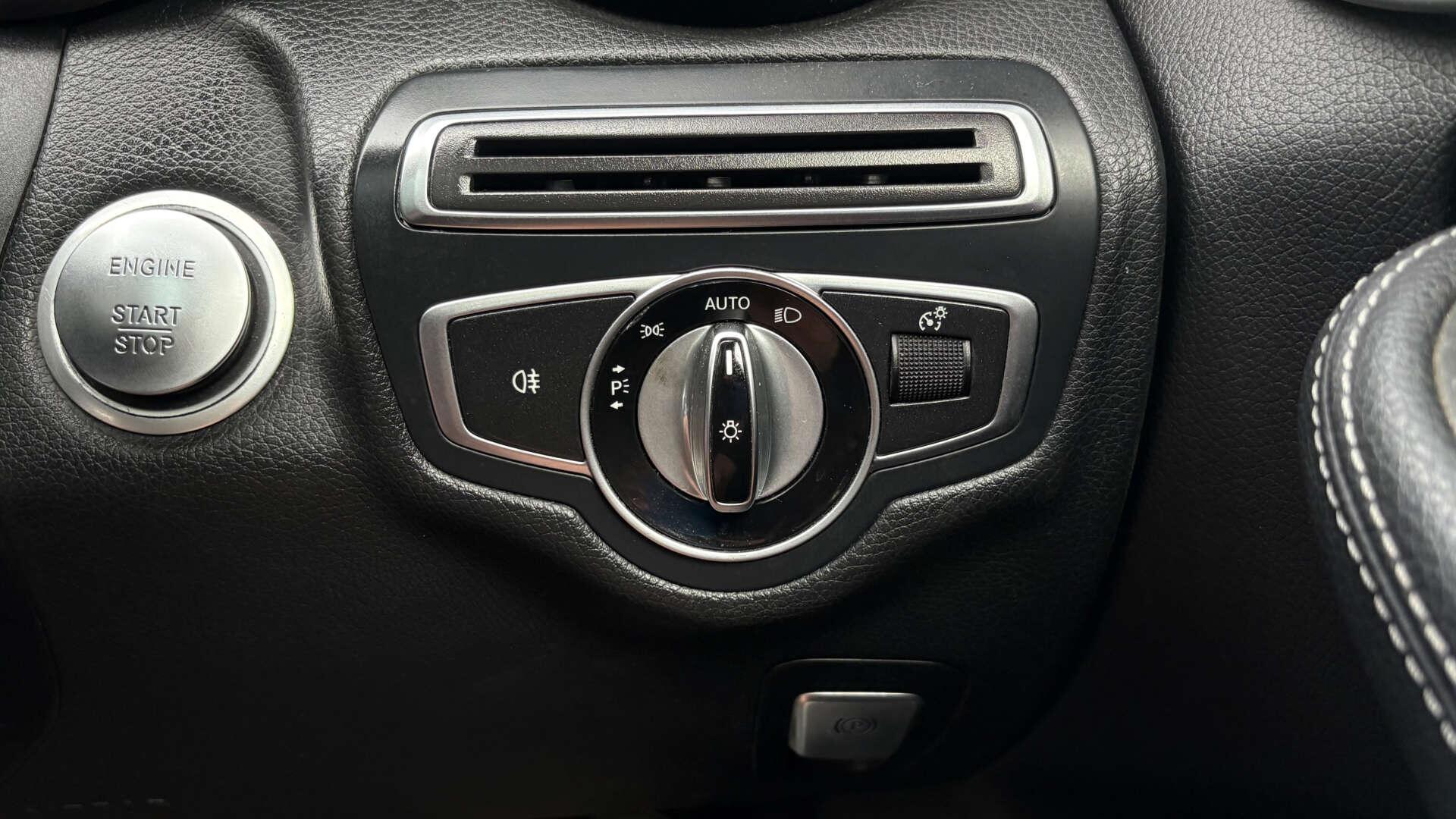 Mercedes-Benz C-Class view 22