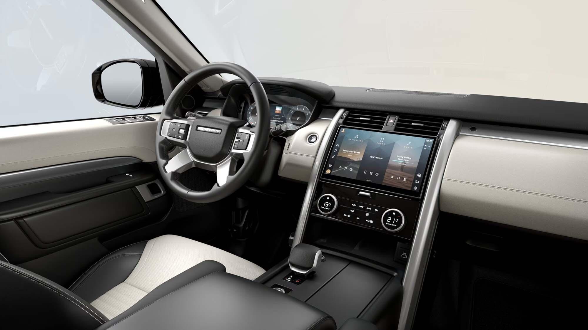 Land Rover Discovery view 4