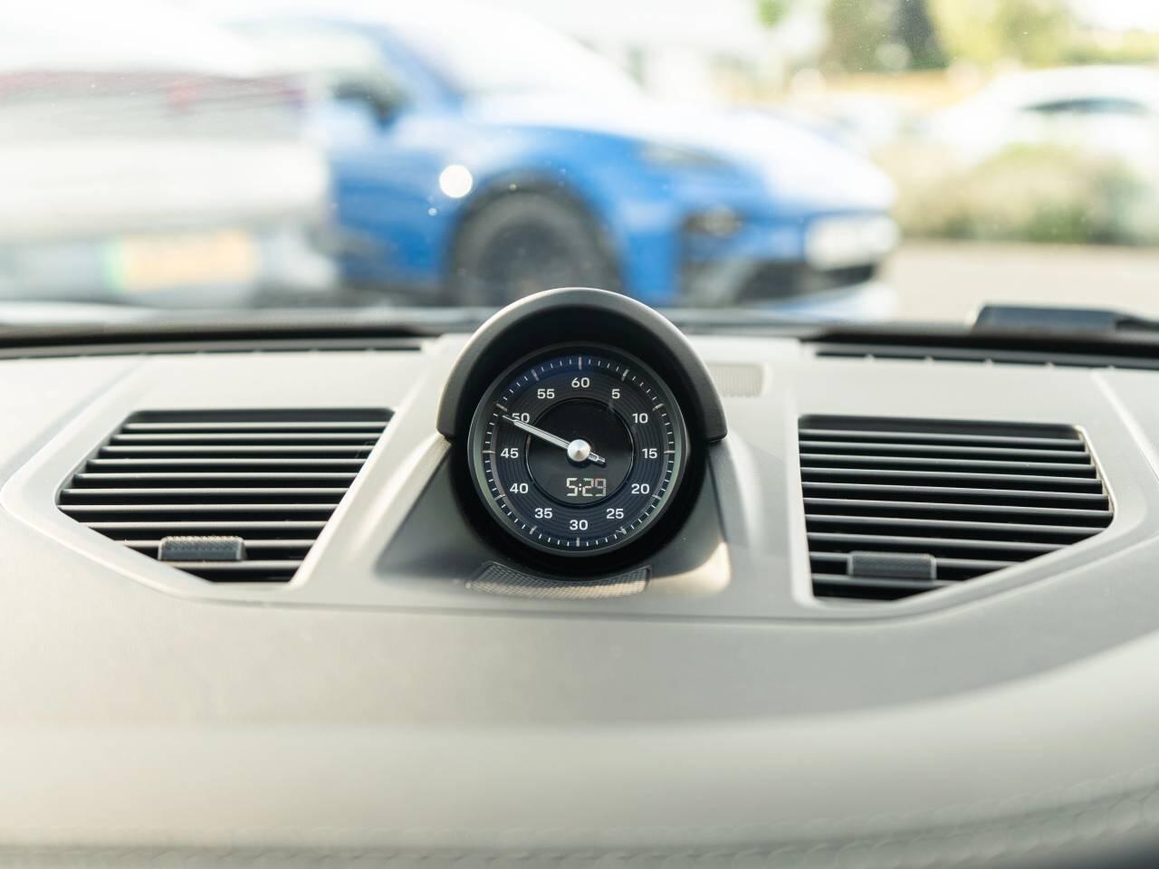 Porsche 911 view 40