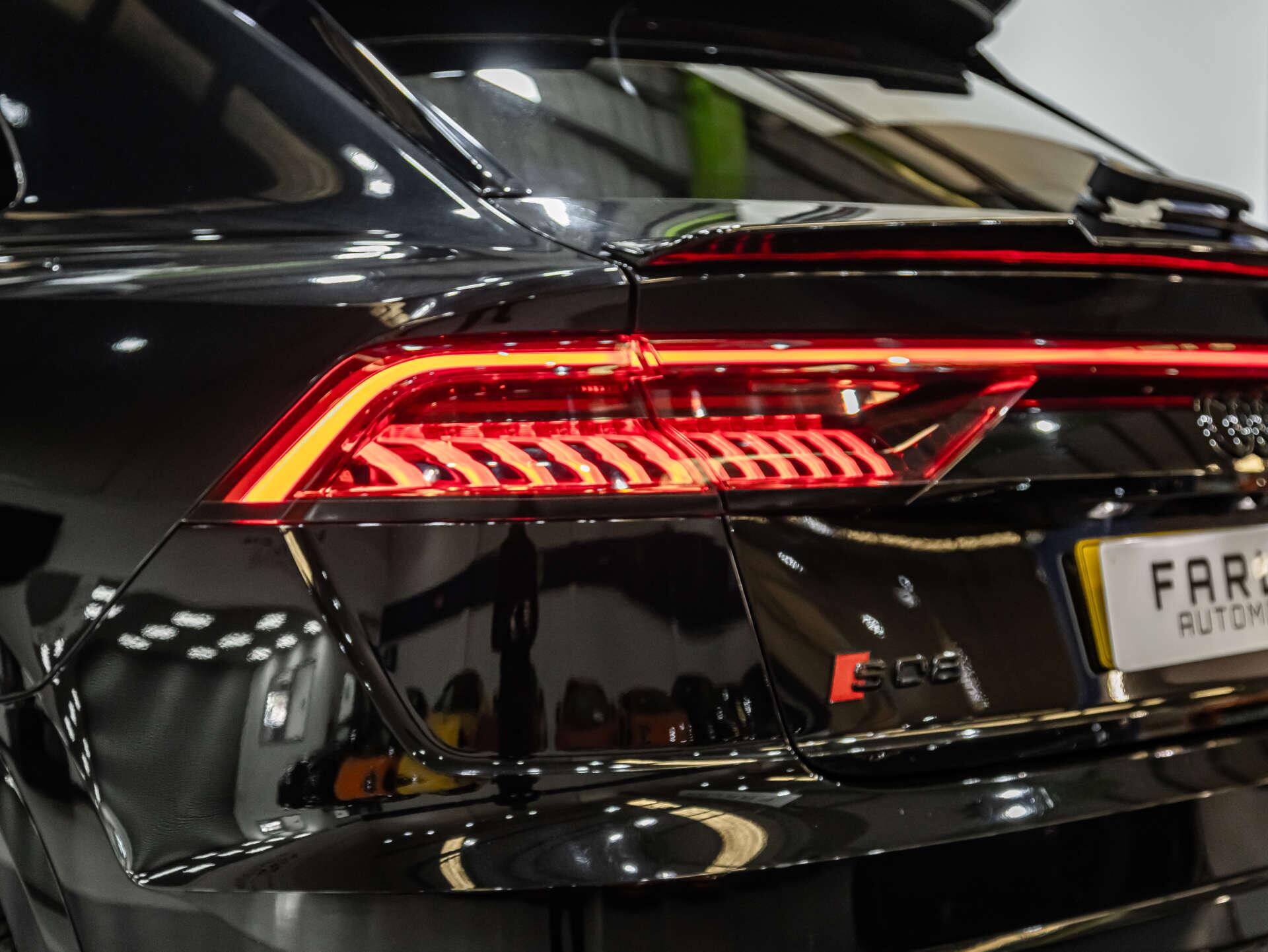 Audi SQ8 view 32