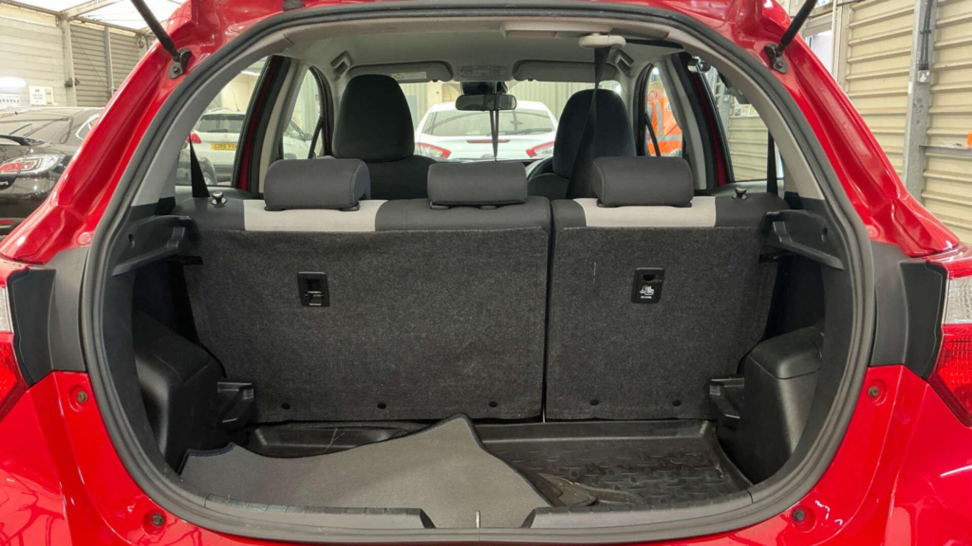 Toyota Yaris view 9