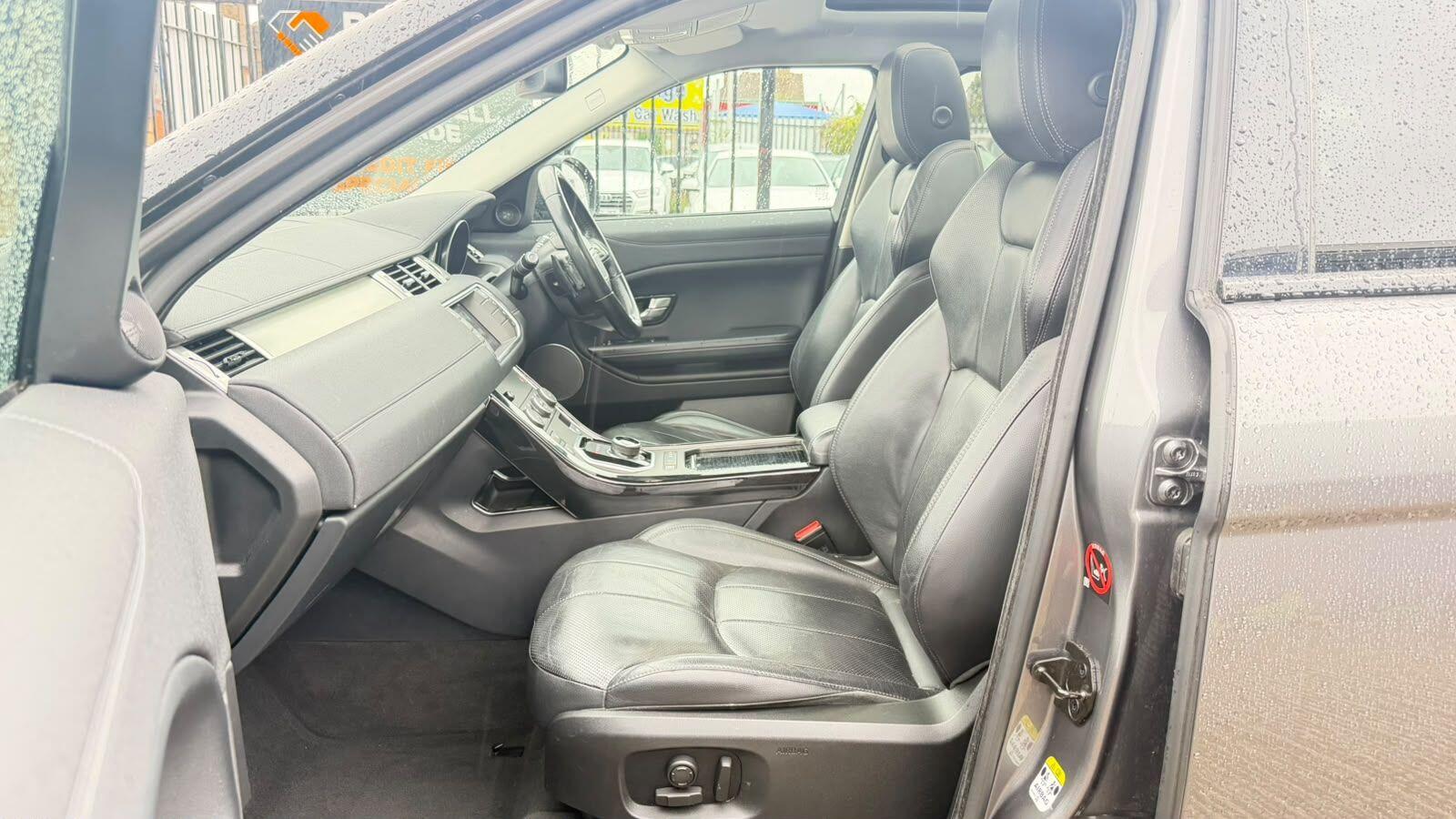 Land Rover Range Rover Evoque view 32