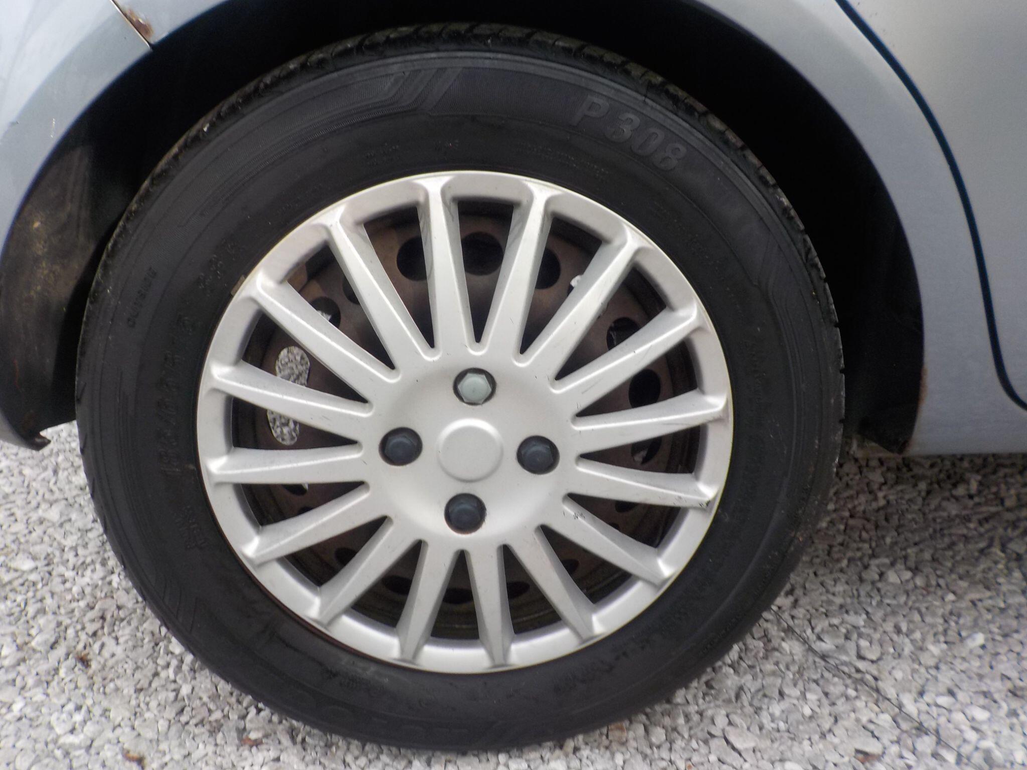 Vauxhall Corsa 1.4i 16v Club 5dr