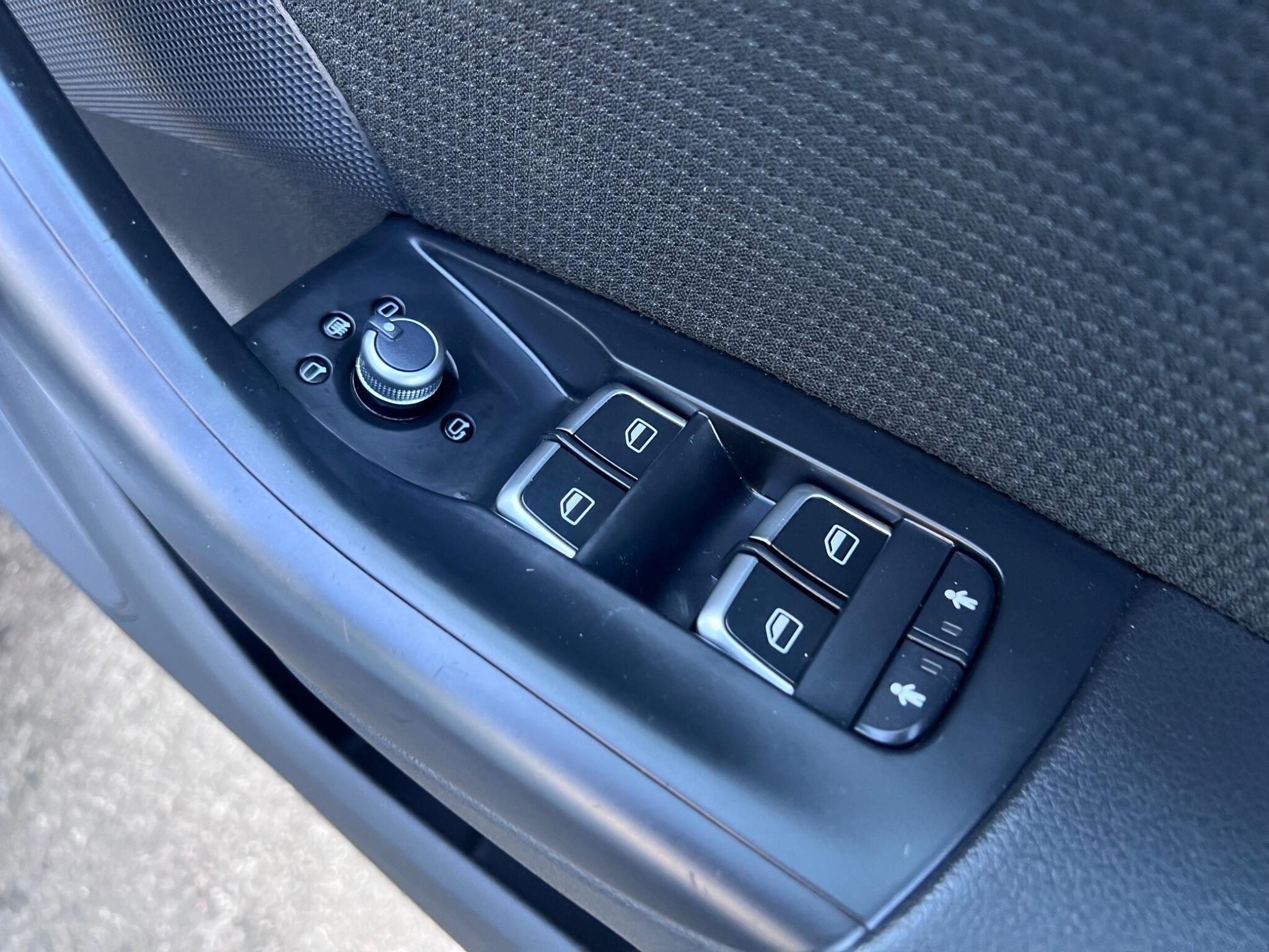 Audi Q3 view 28