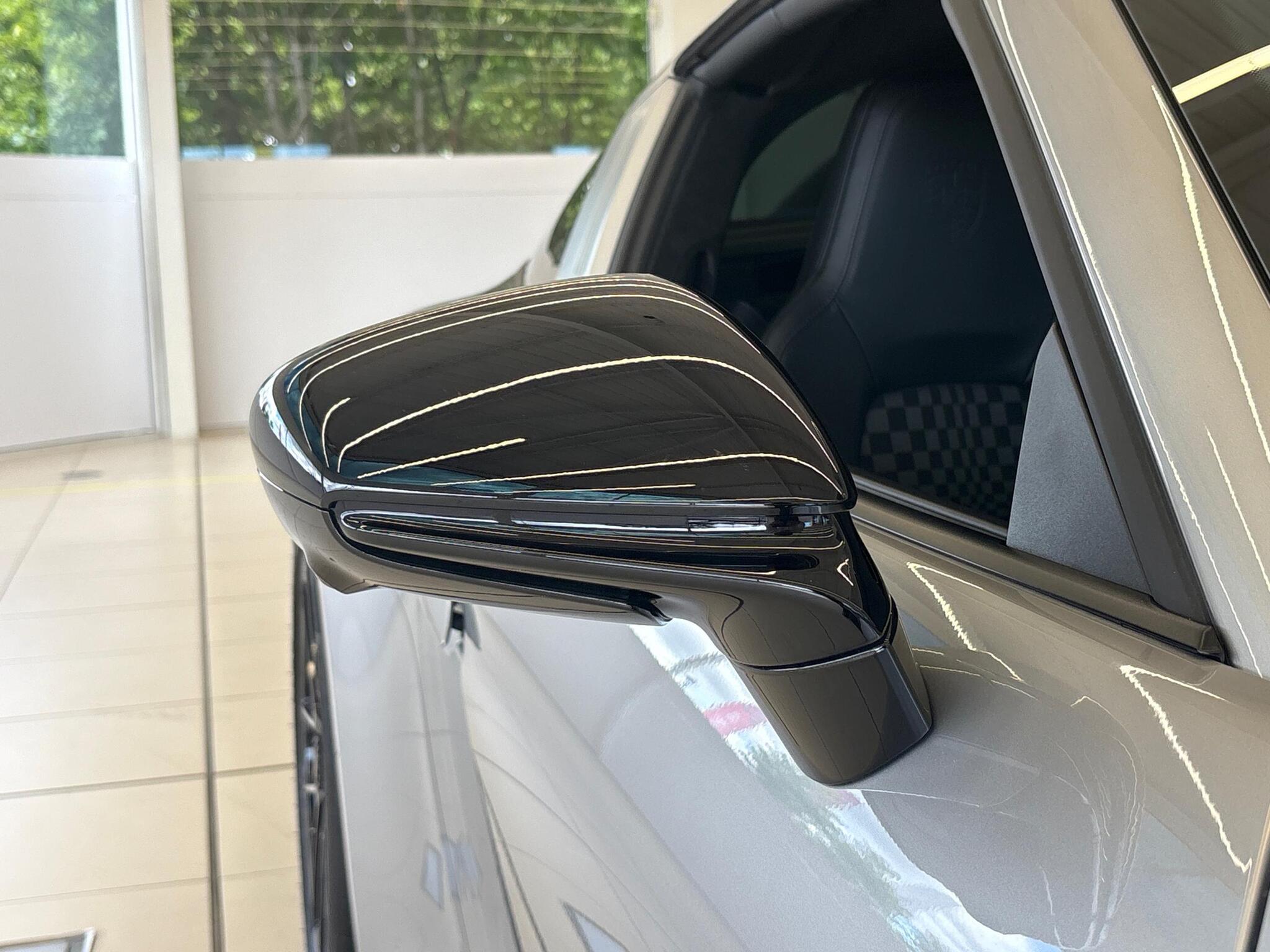 Porsche 911 view 30