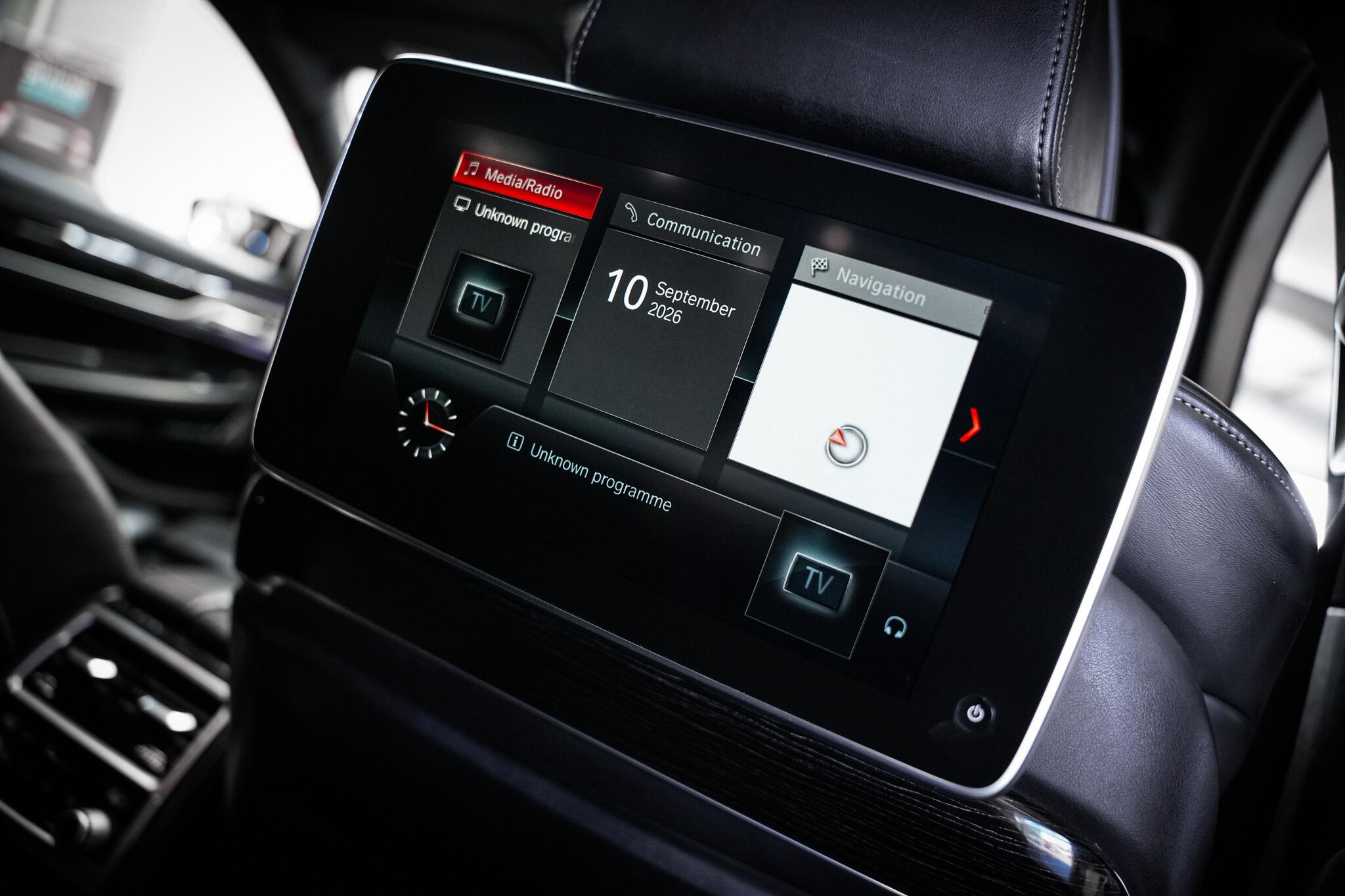 BMW 7 Series view 5