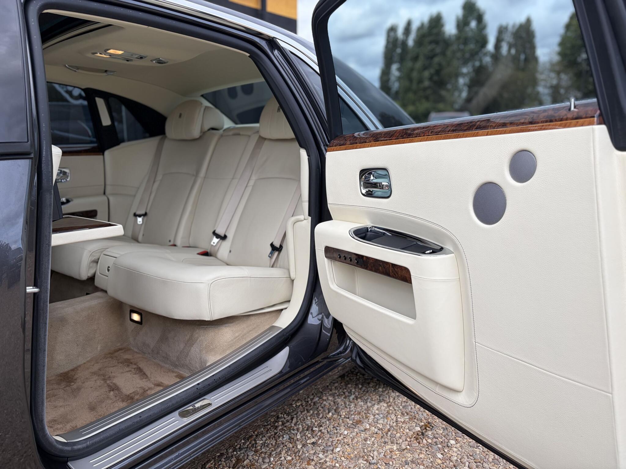Rolls-Royce Ghost view 32