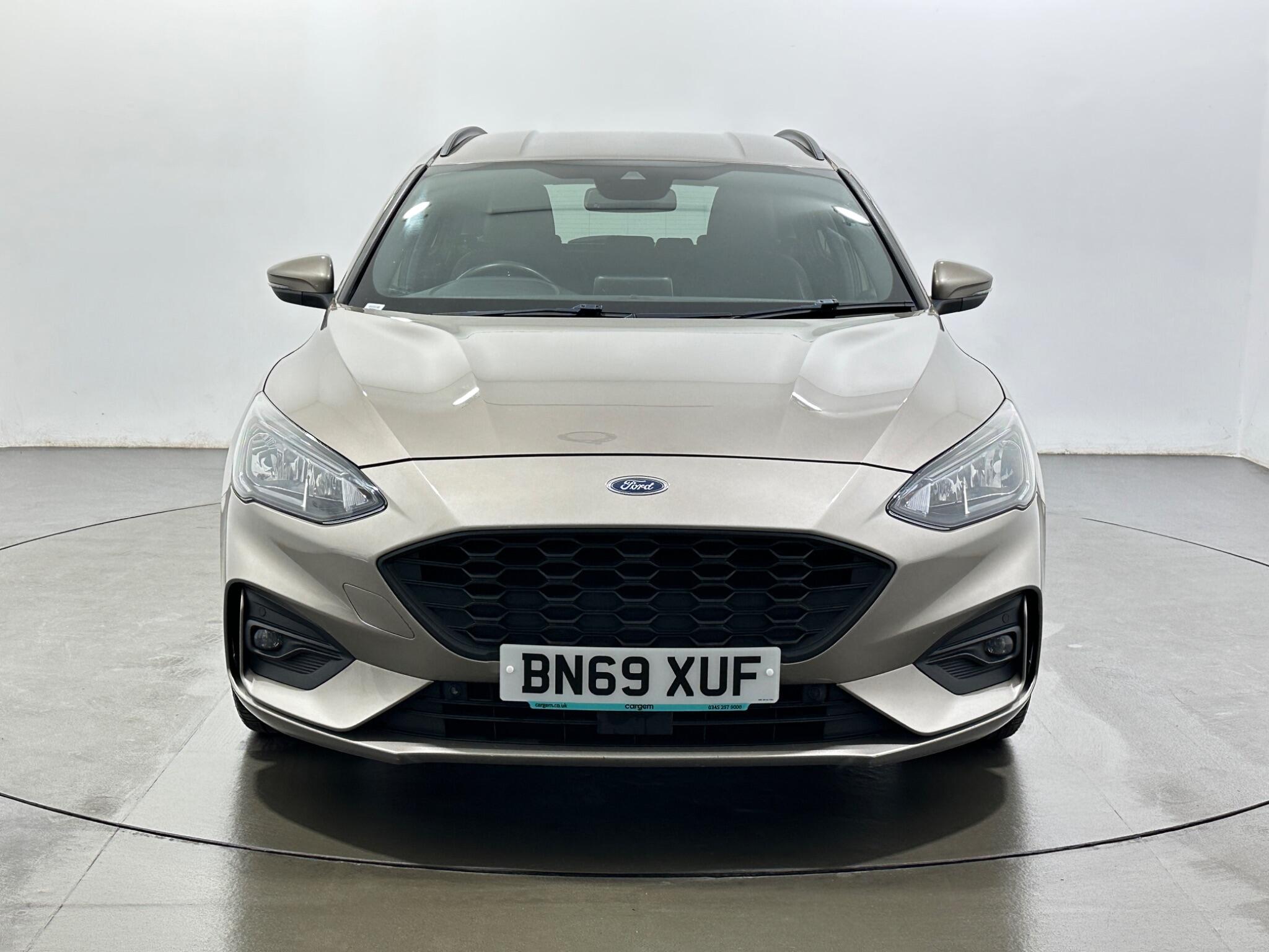 Ford Focus view 3