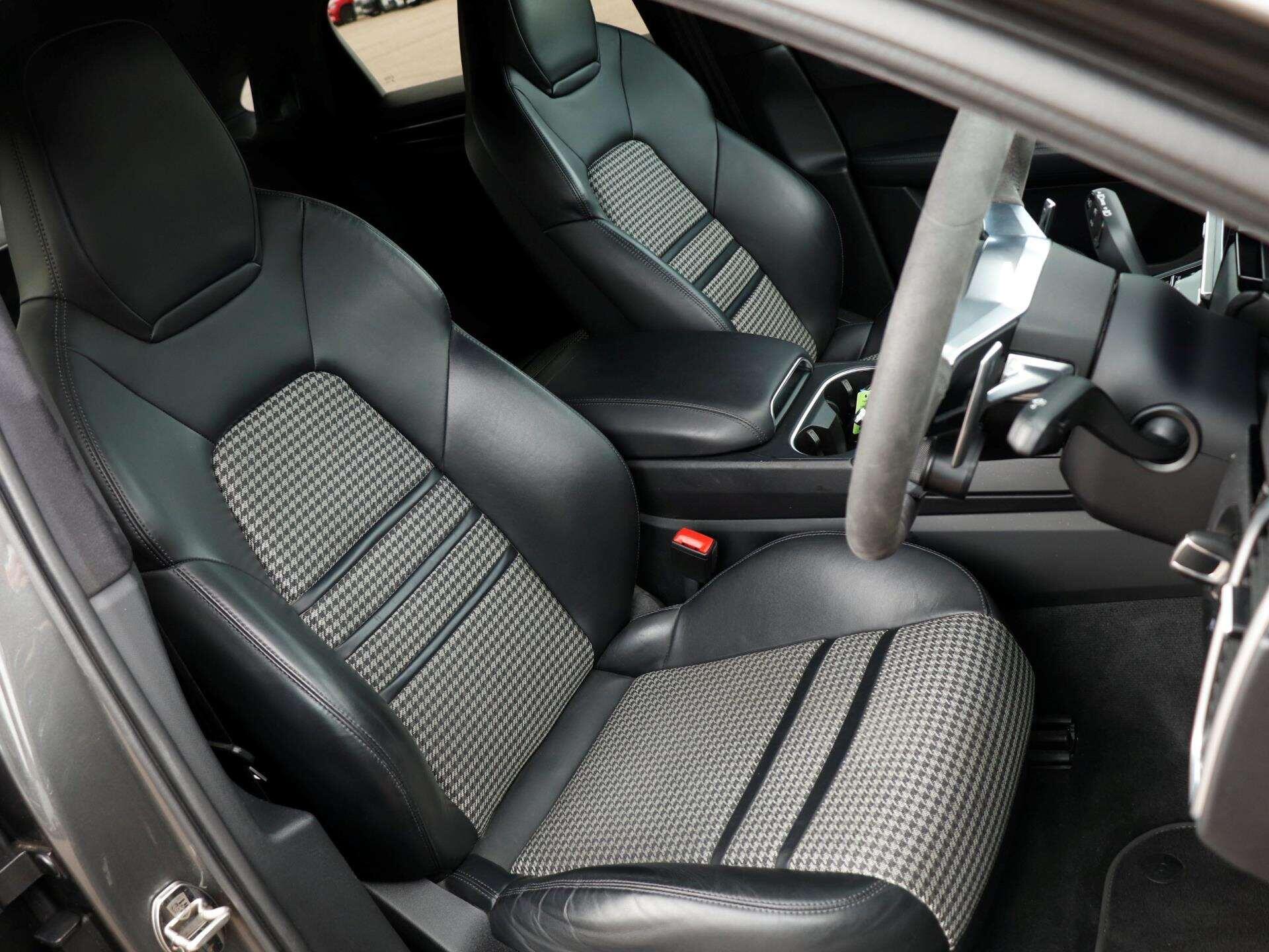 Porsche Cayenne view 23