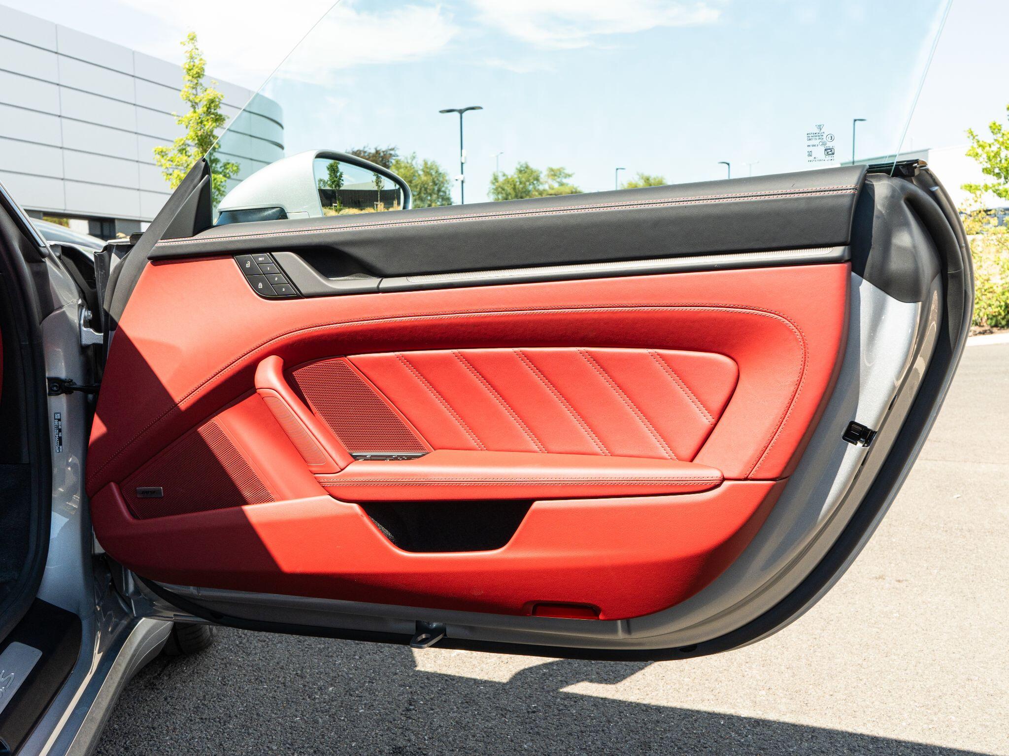 Porsche 911 view 35