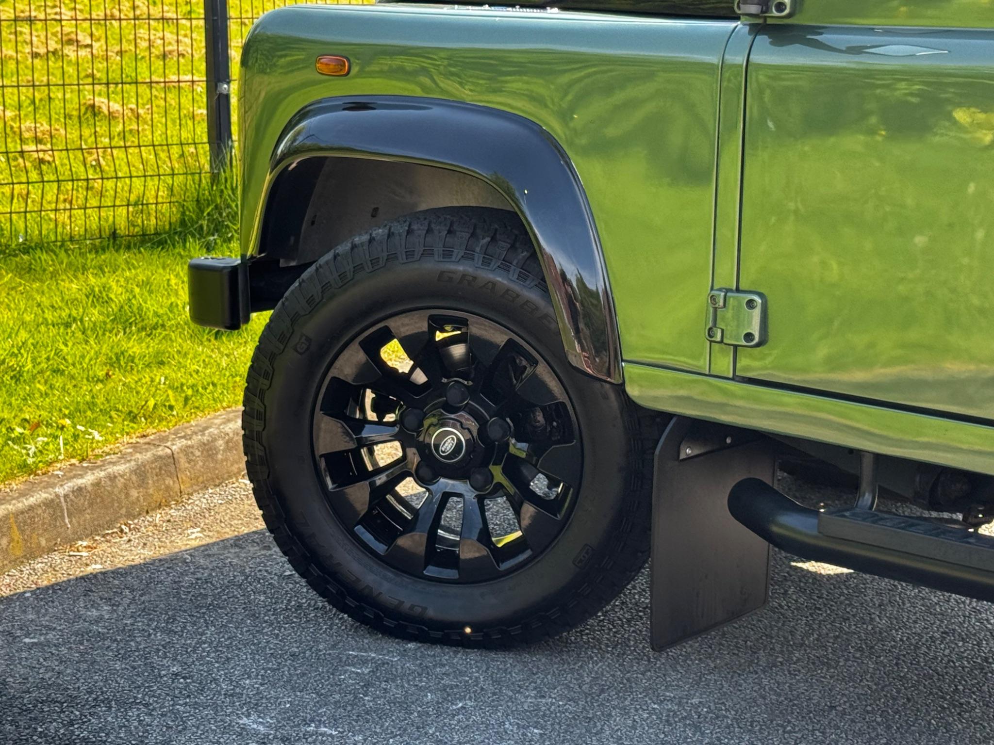Land Rover Defender view 22