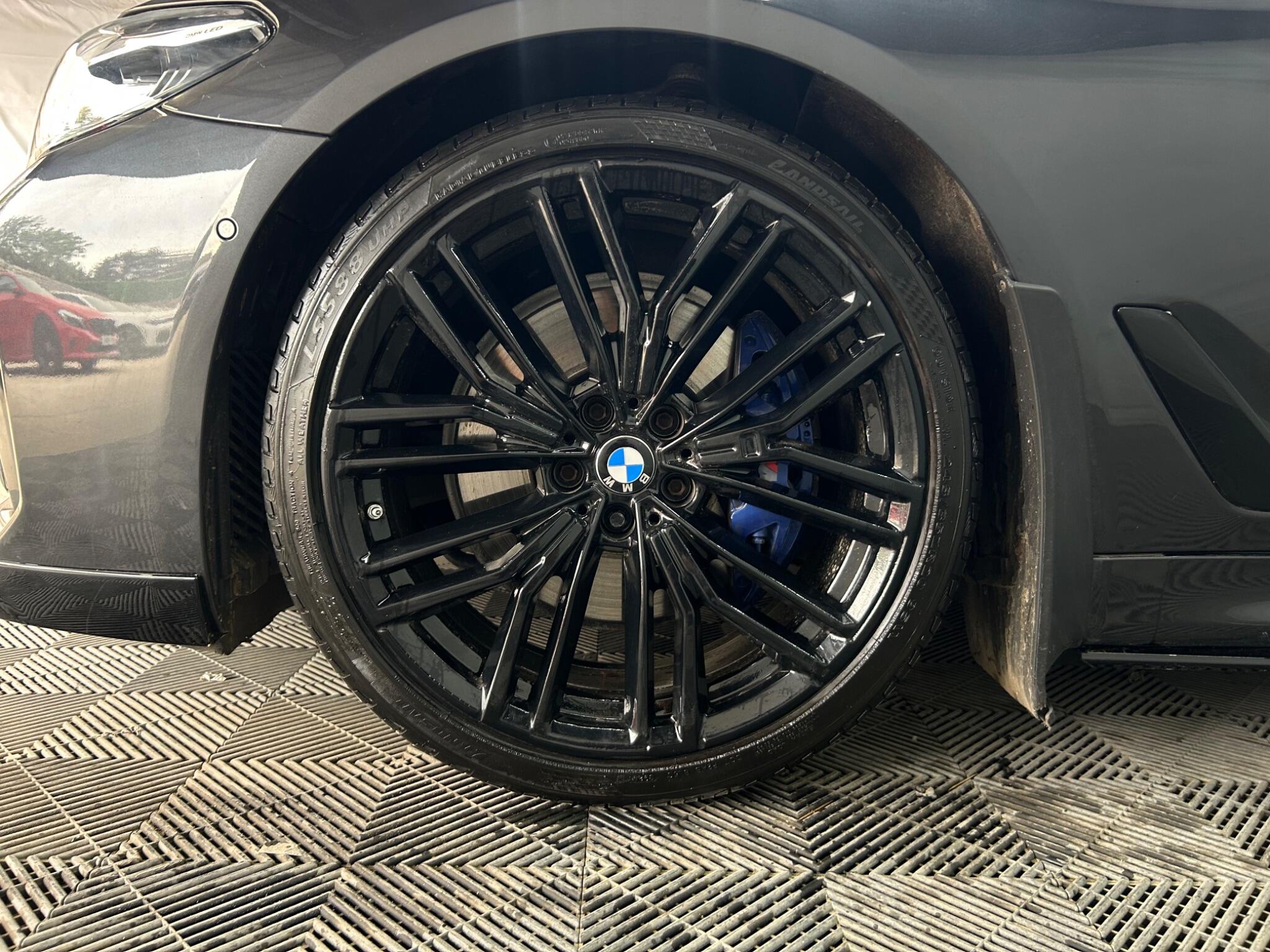 BMW 5 Series view 35