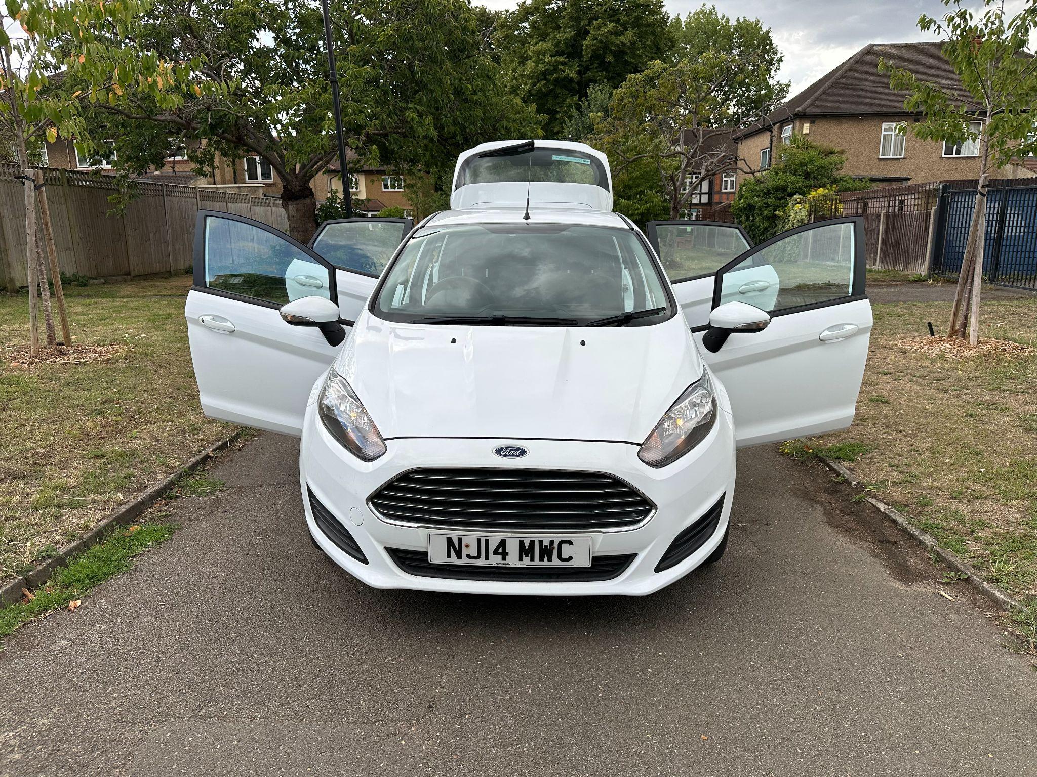 2014 Ford Fiesta image 23