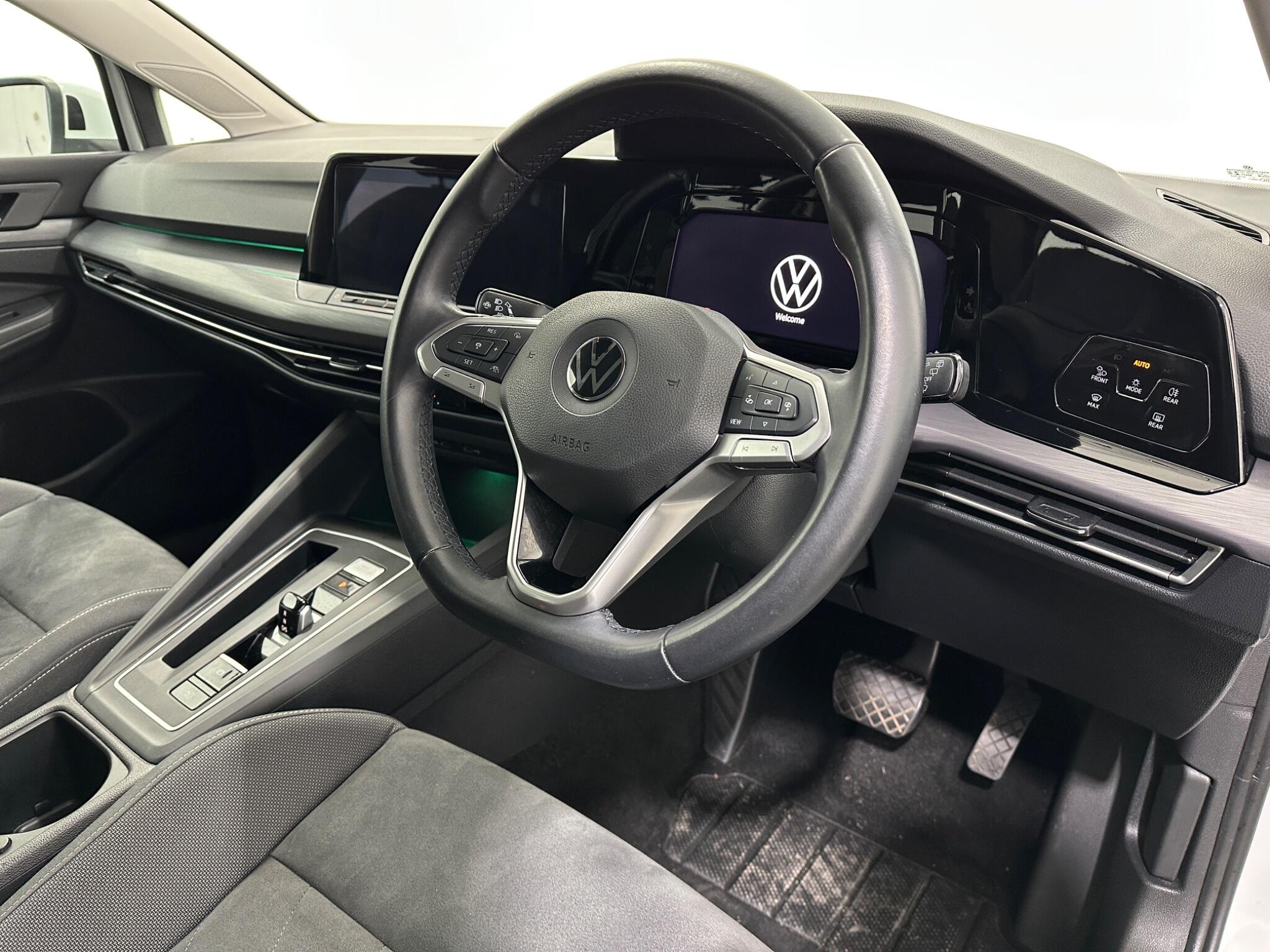 Volkswagen Golf view 11