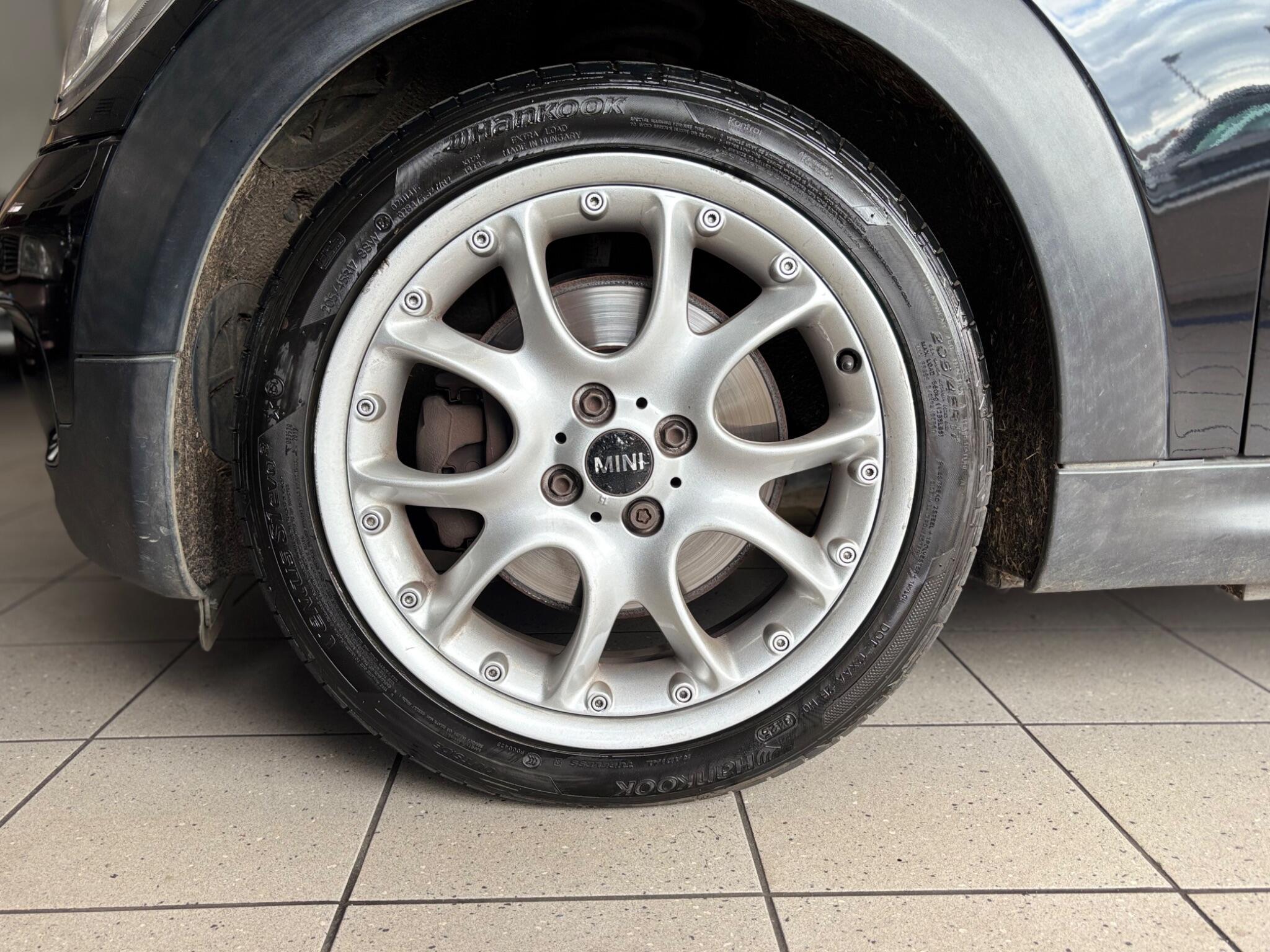 Mini Convertible view 17