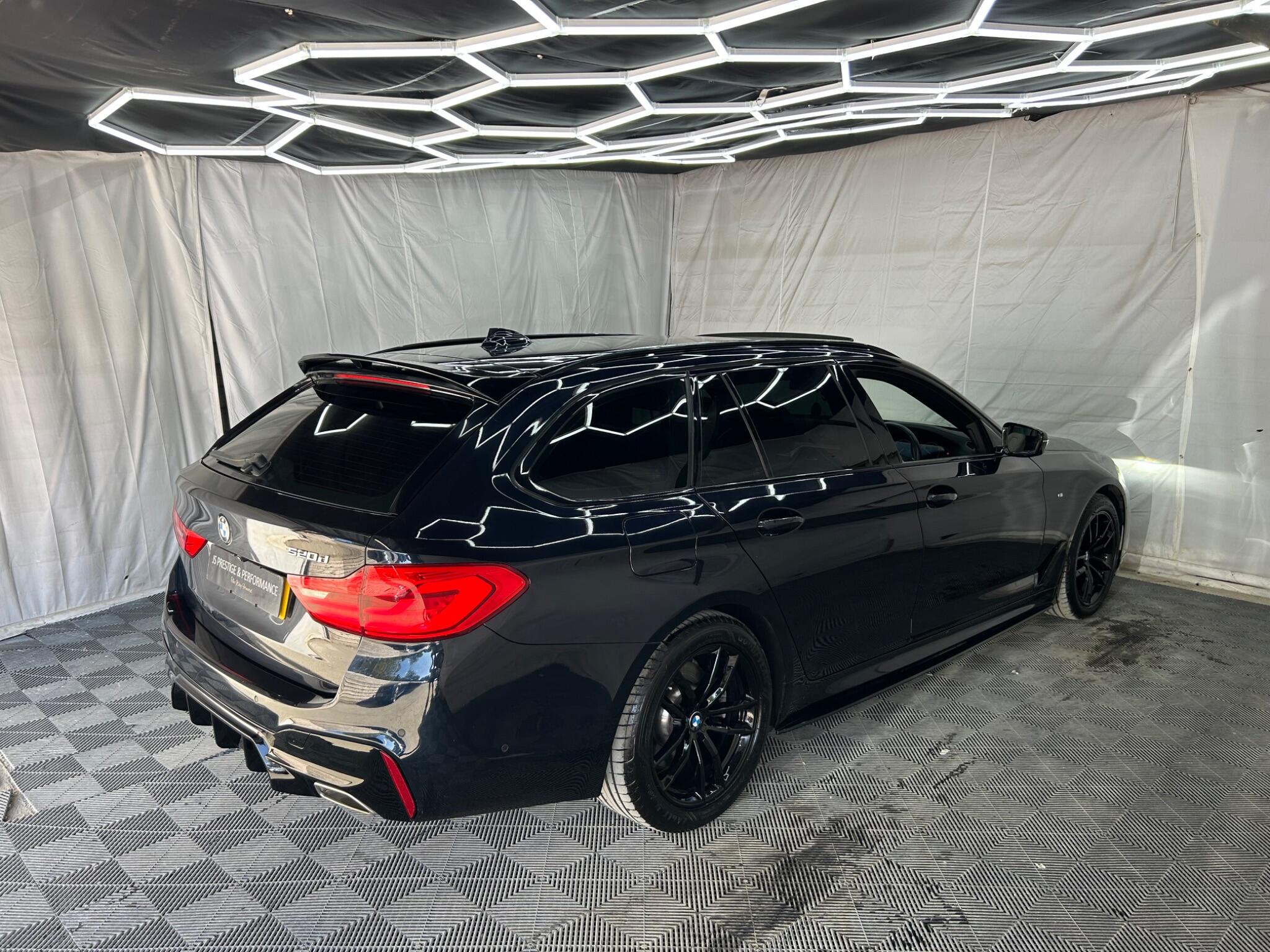BMW 5 Series view 7