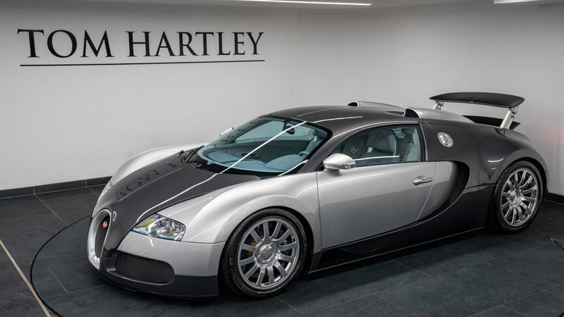 Bugatti Veyron view 17