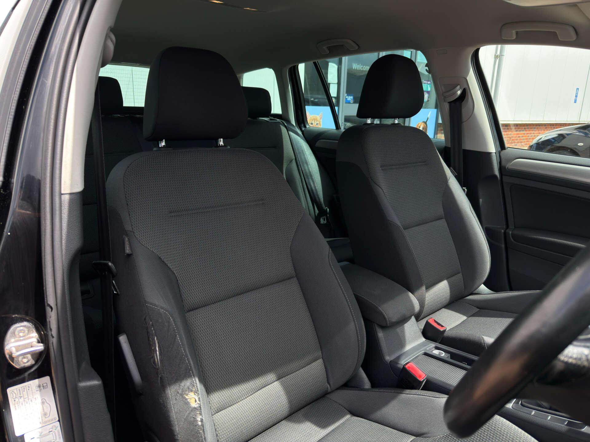 Volkswagen Golf view 13