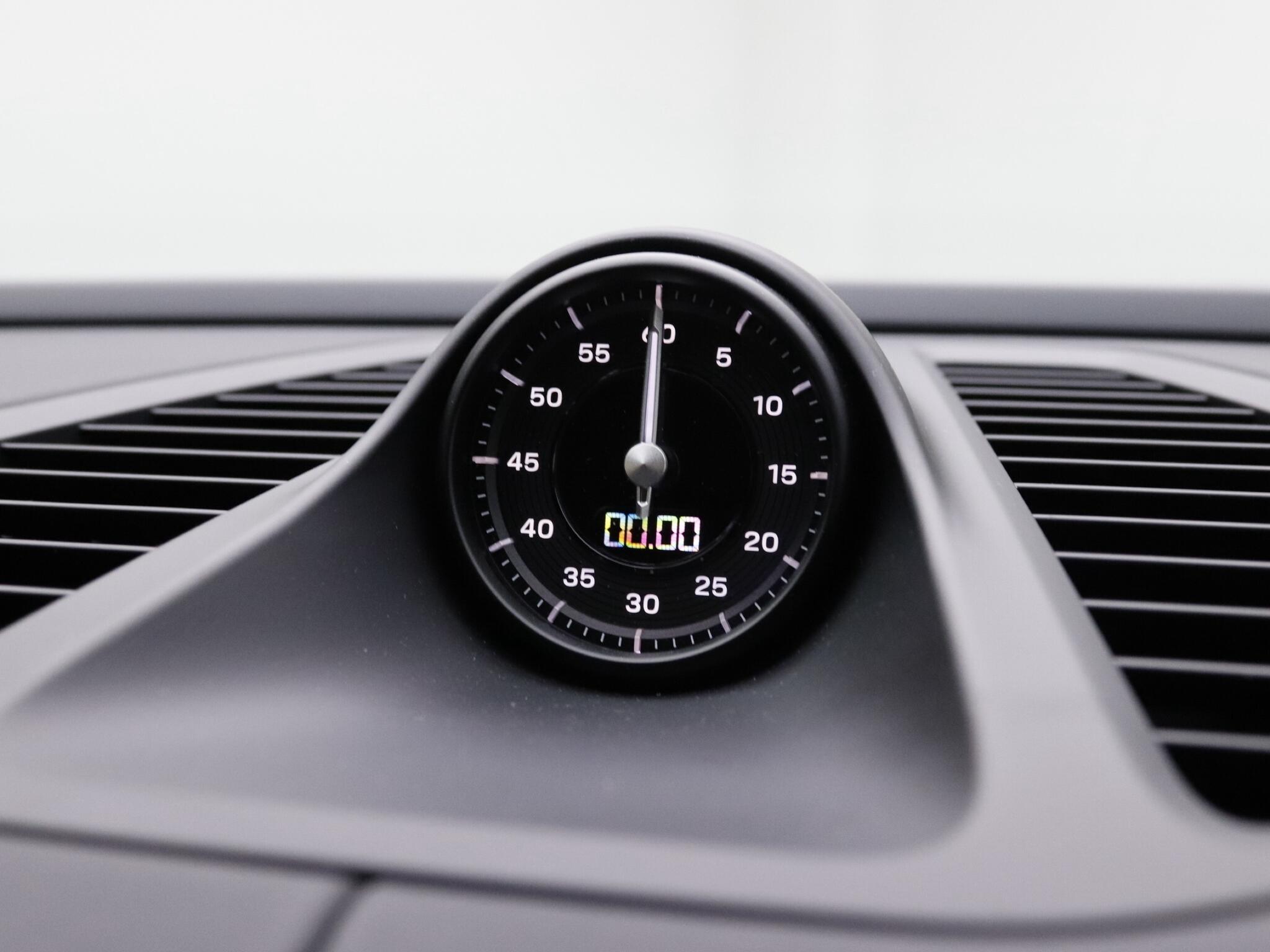 Porsche Macan view 15
