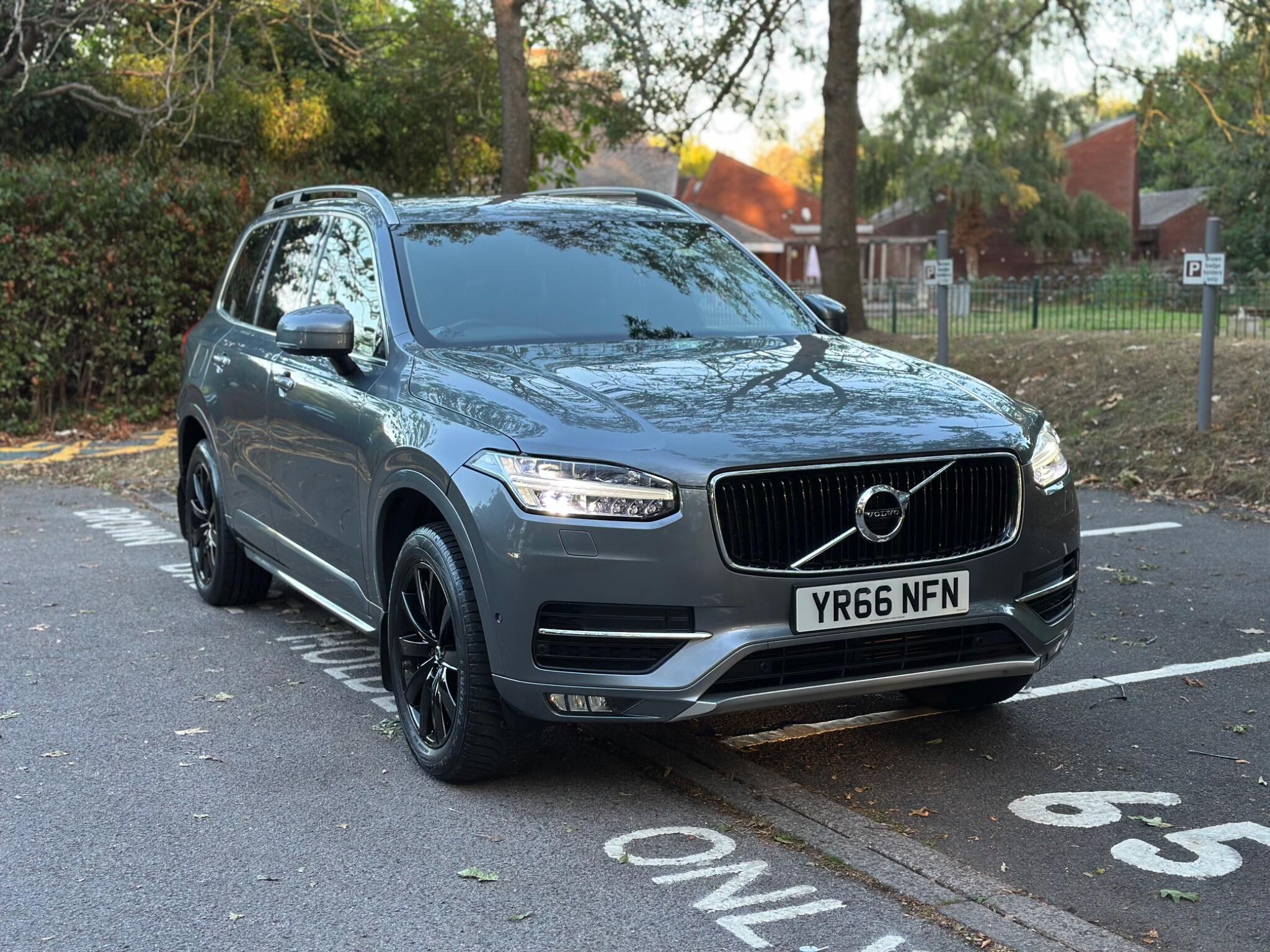 Volvo XC90 view 10