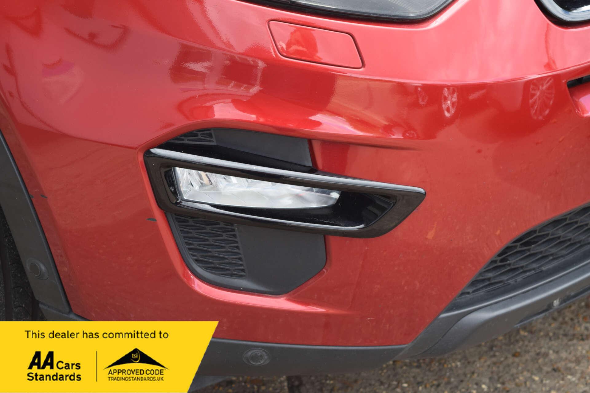 Land Rover Discovery Sport view 11