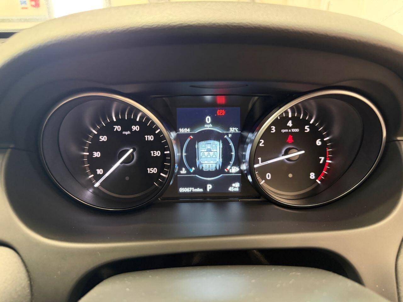 Land Rover Discovery Sport view 27