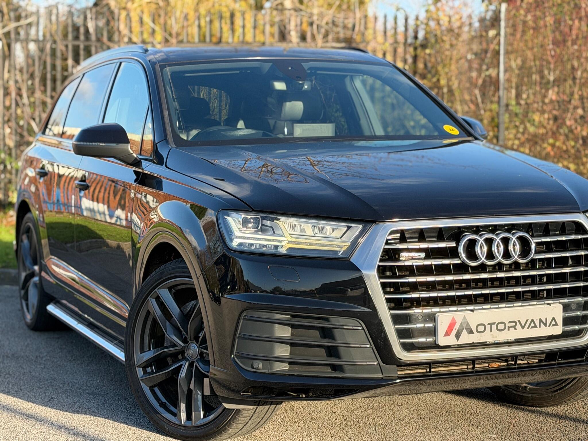 Audi Q7 view 5