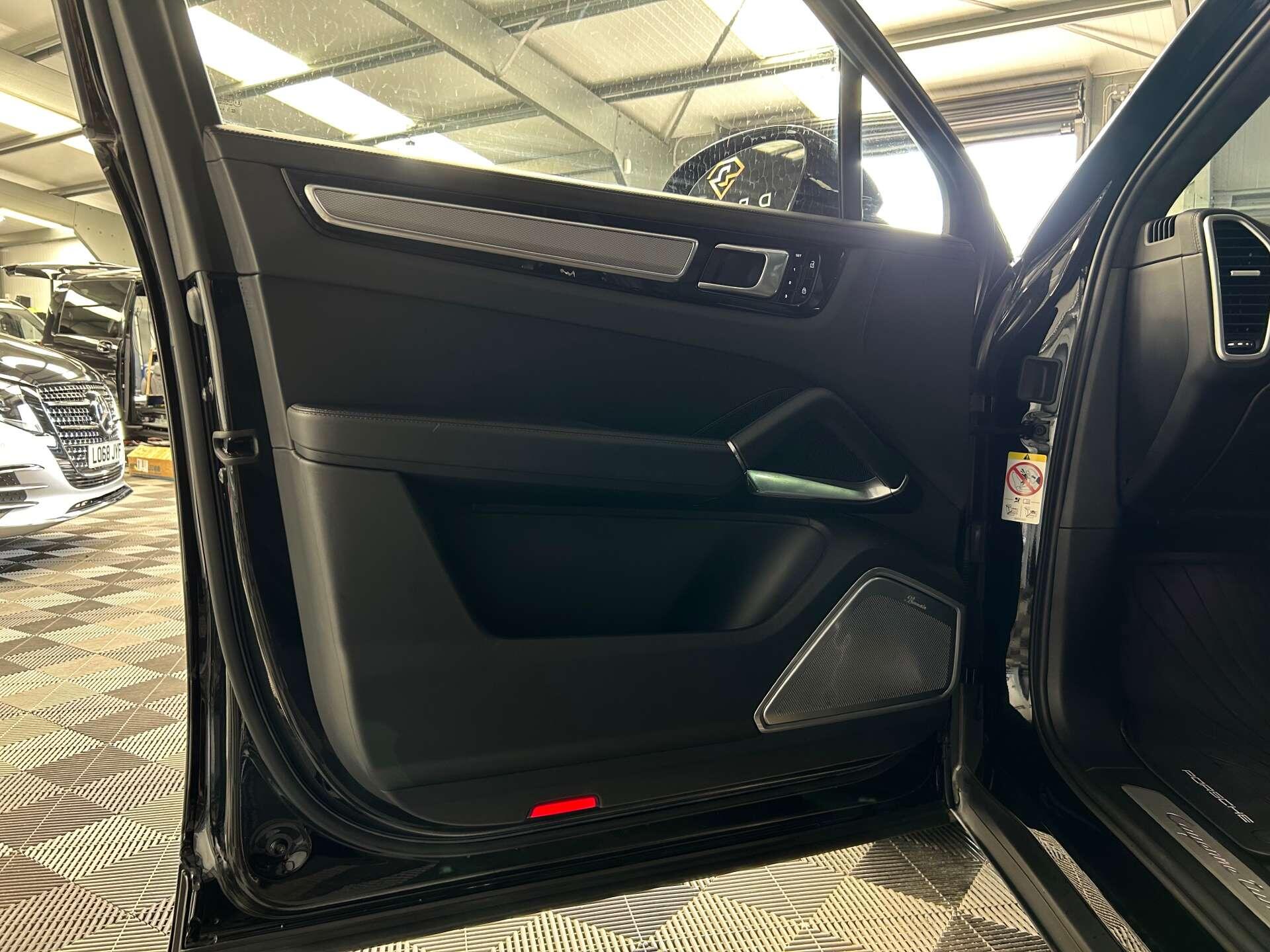 Porsche Cayenne view 18