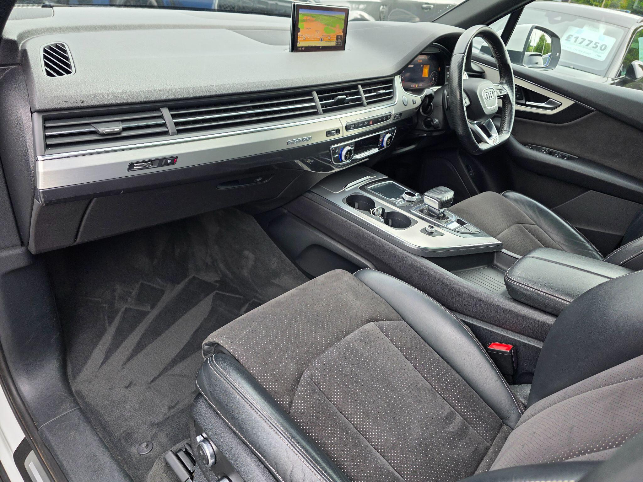 Audi Q7 view 22