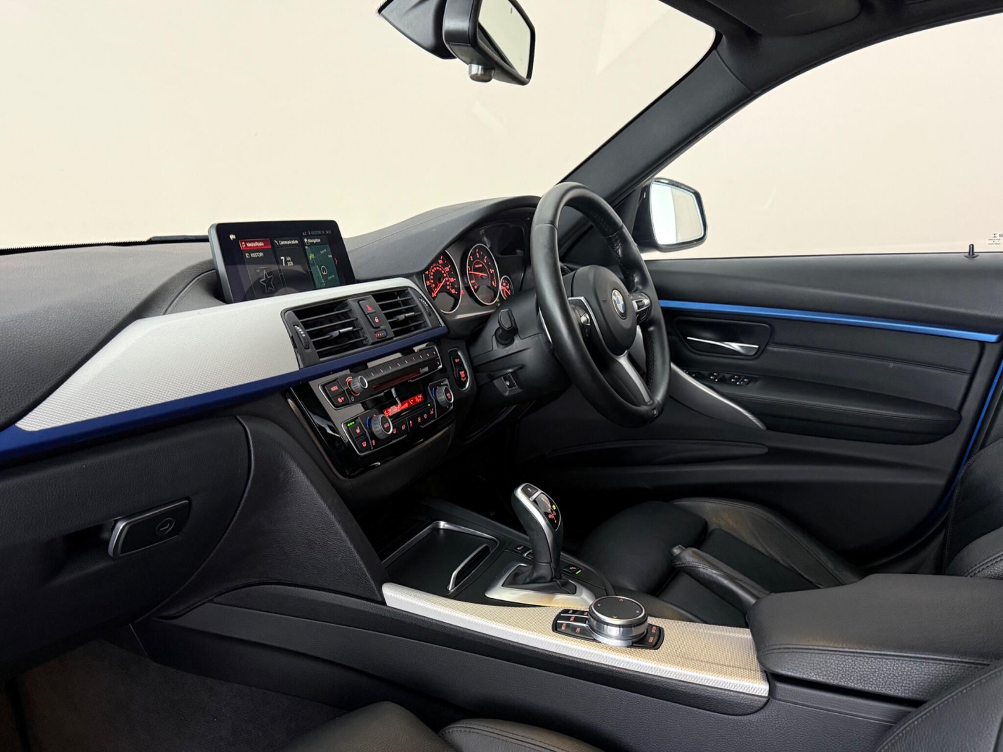 BMW 3 Series view 4