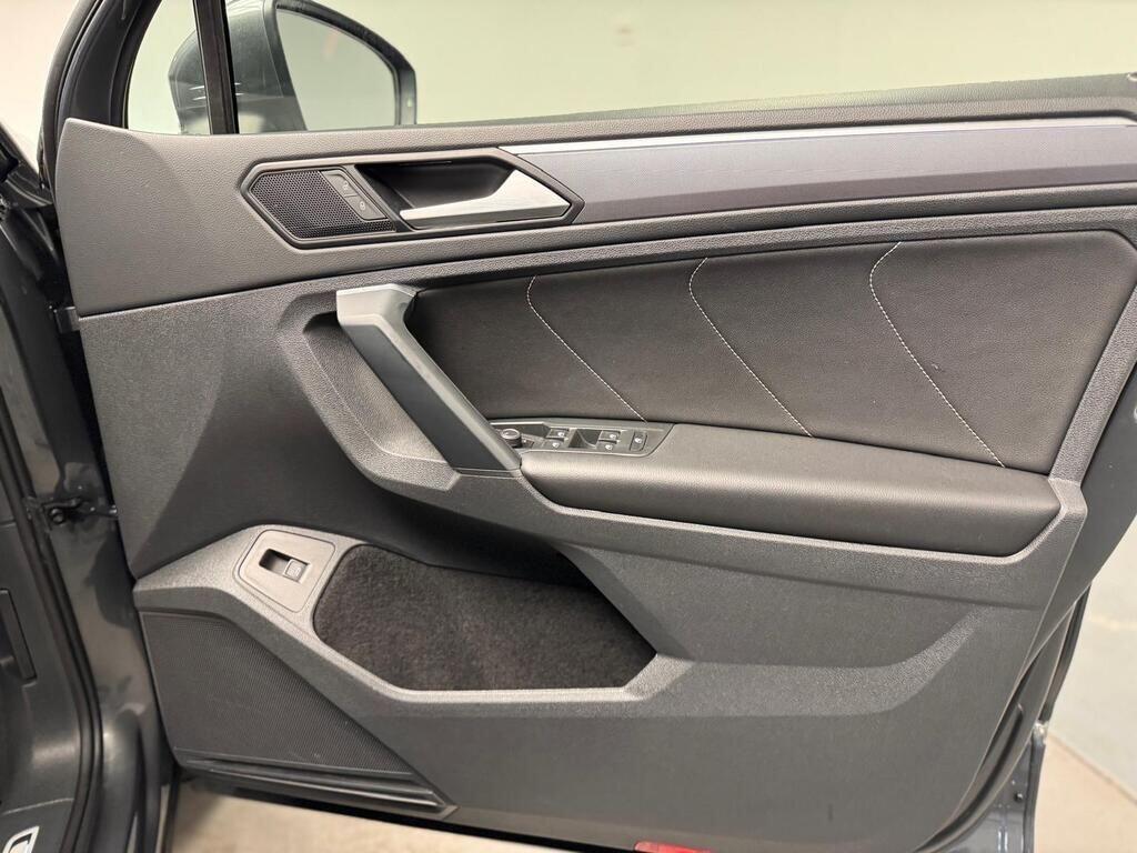 Volkswagen Tiguan view 15
