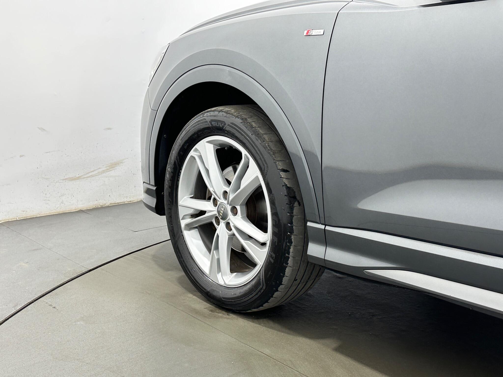 Audi Q3 view 50