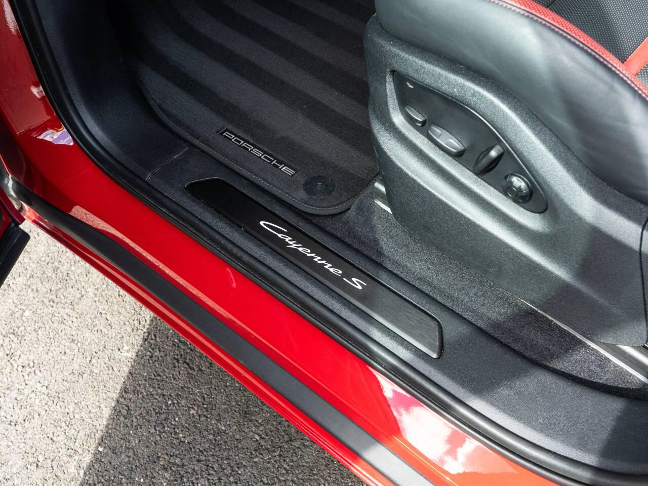 Porsche Cayenne view 27