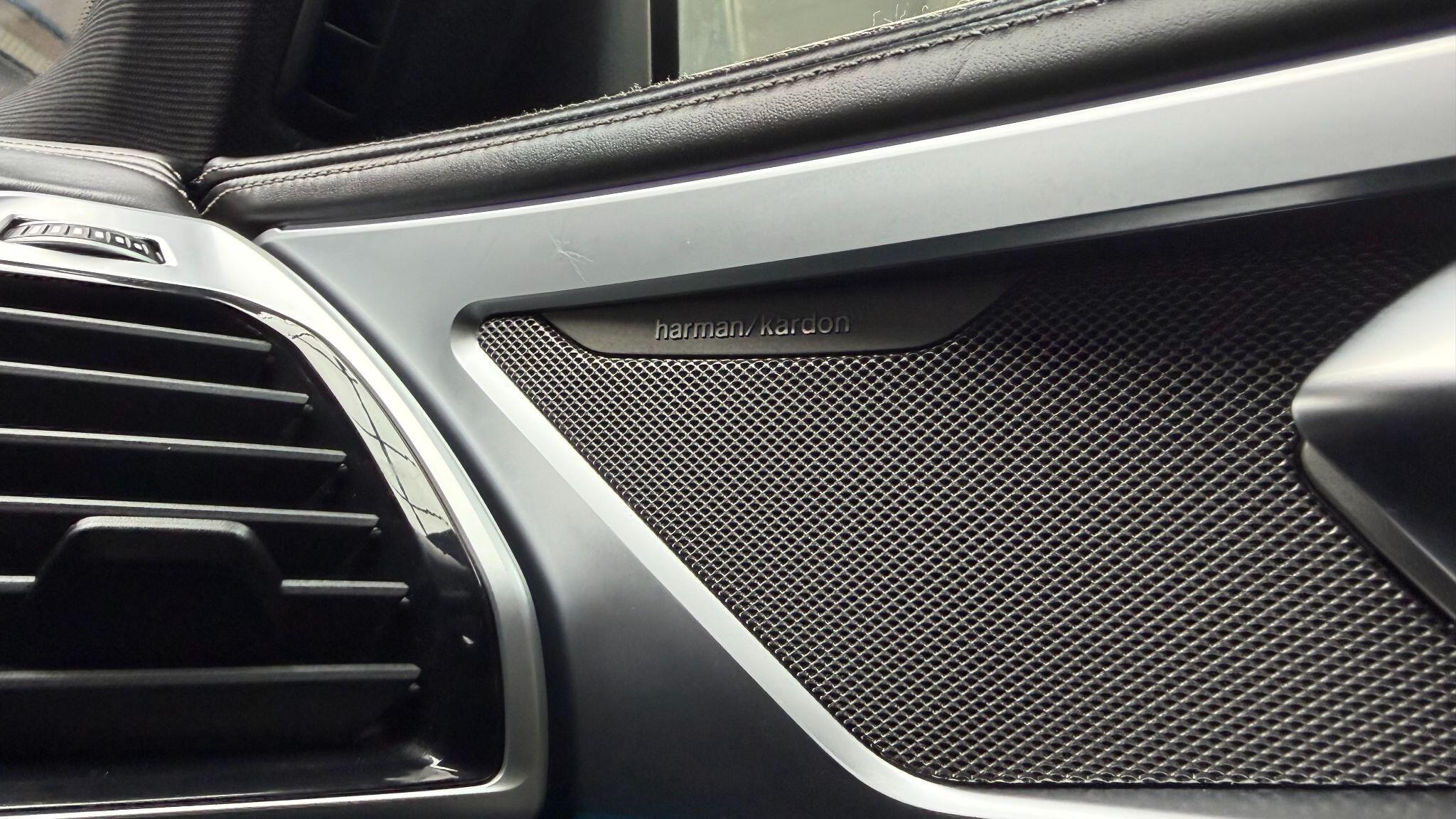 BMW 8 Series view 18