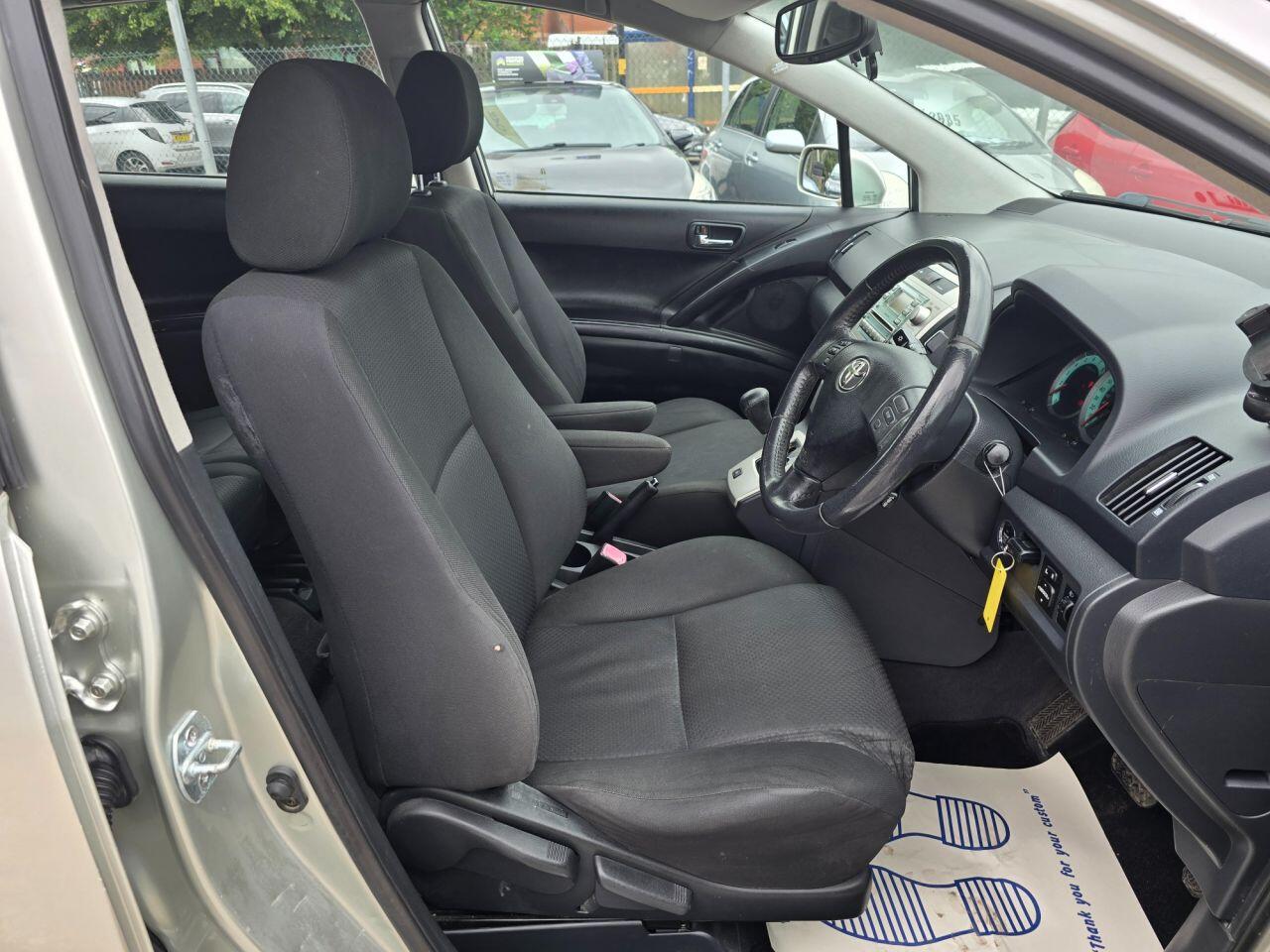 Toyota Corolla Verso view 16