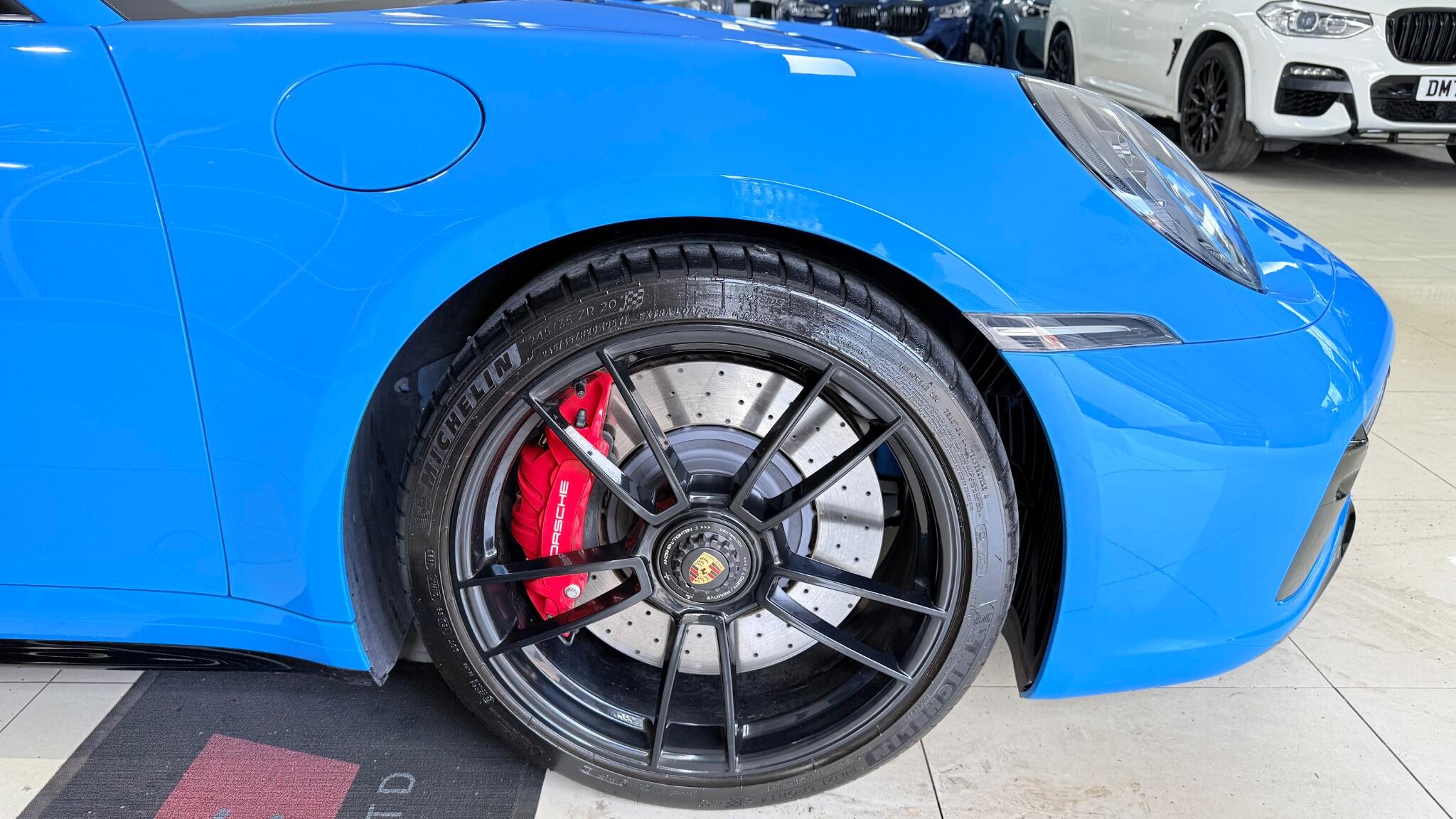 Porsche 911 view 36