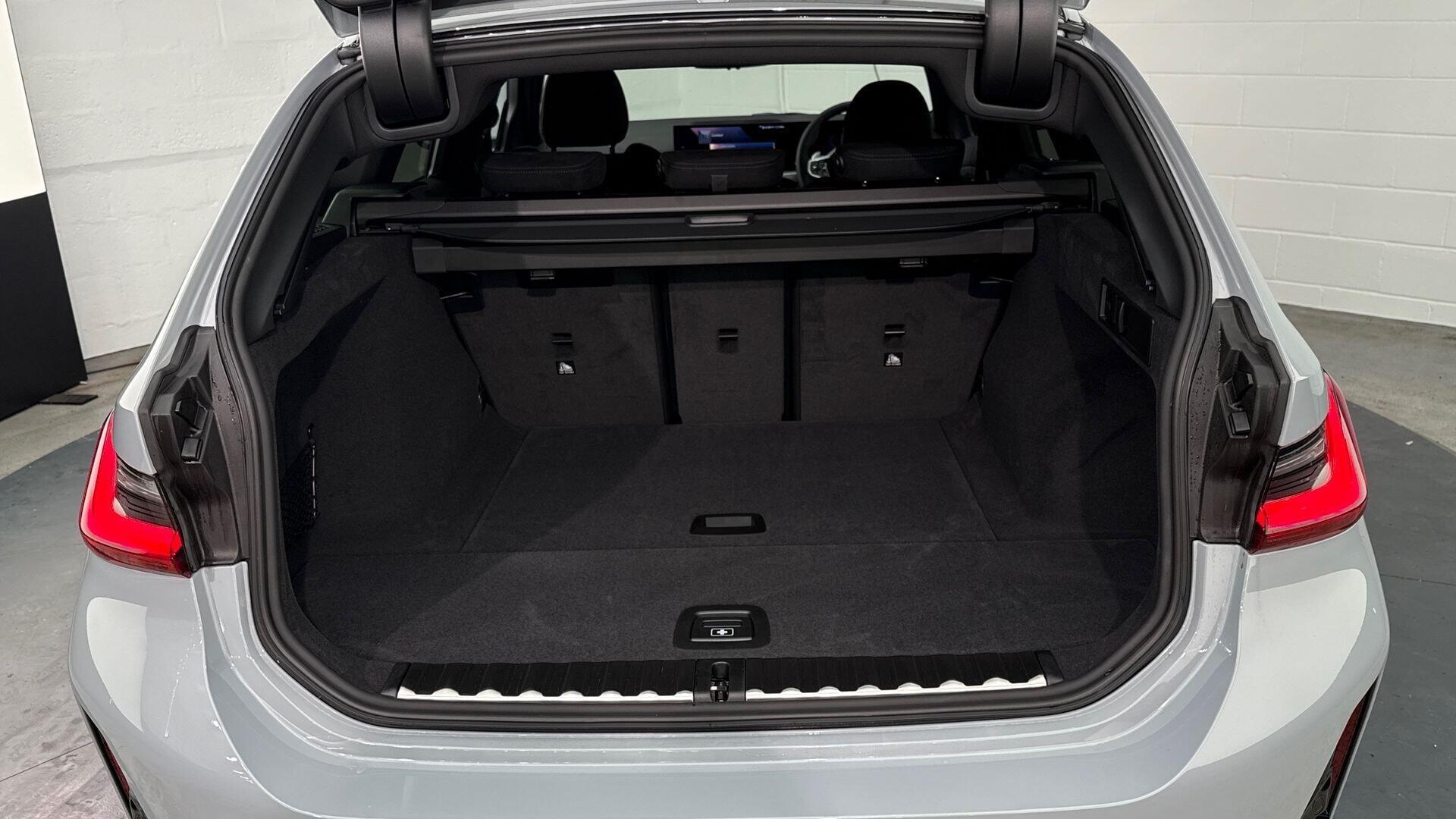 BMW 3 Series view 13